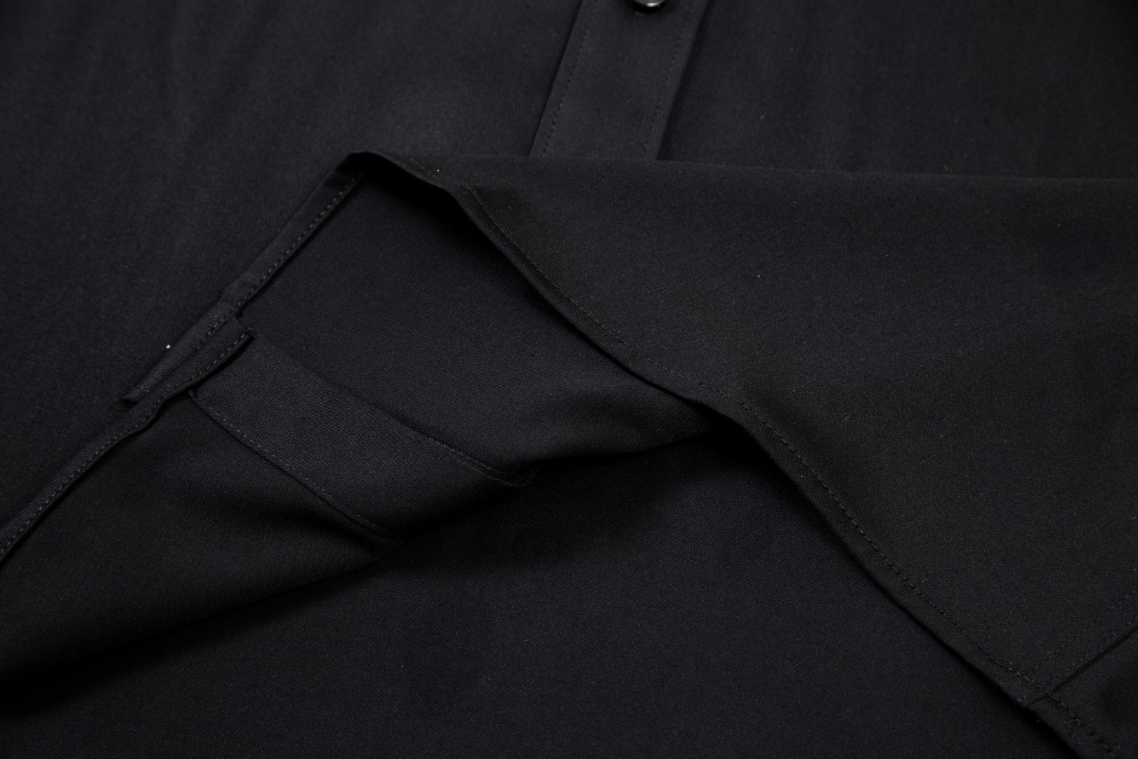 【FENDI  公式旗艦店】フェンディ 半袖シャツ ご好評に付き再入荷 240716