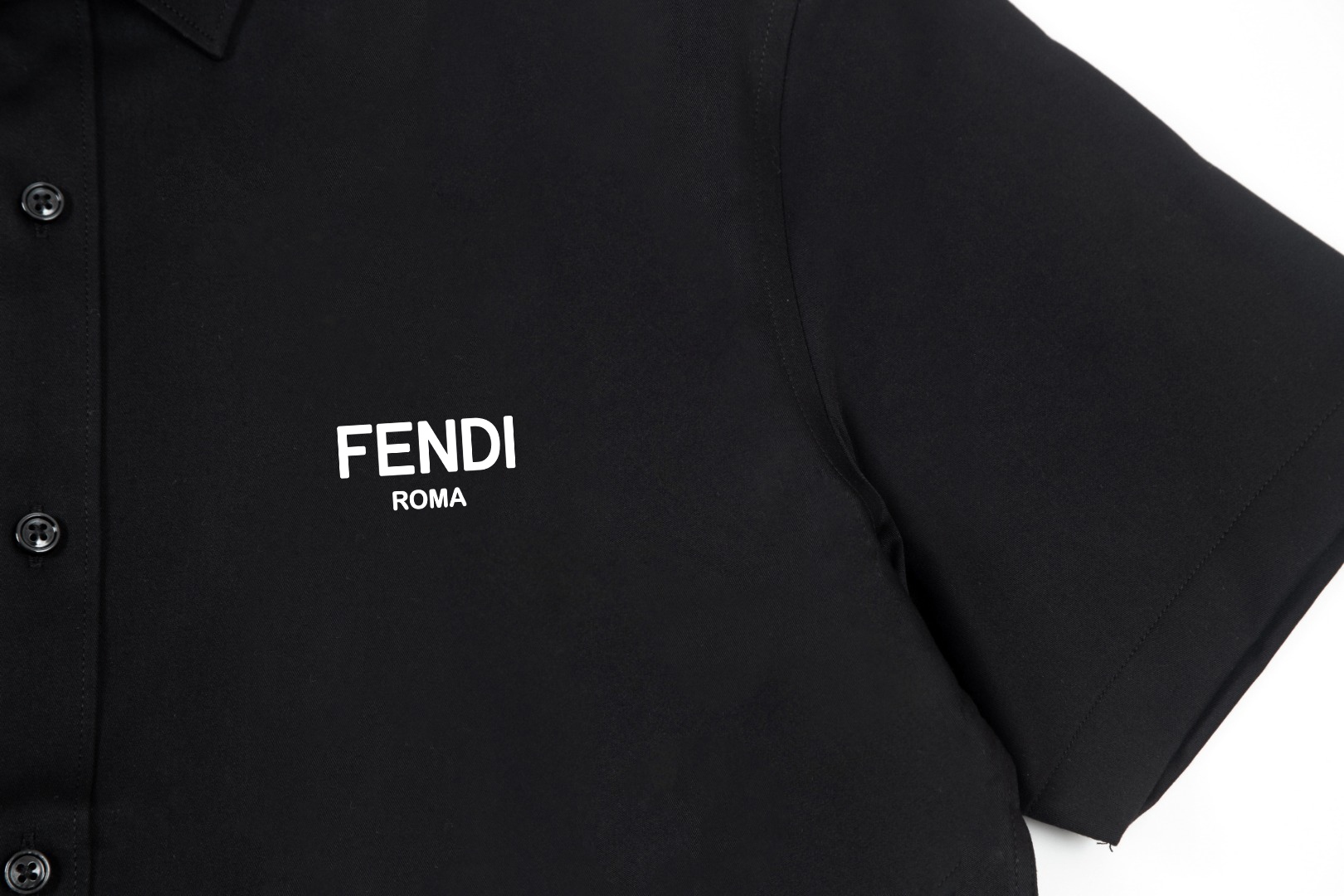 【FENDI  公式旗艦店】フェンディ 半袖シャツ ご好評に付き再入荷 240716