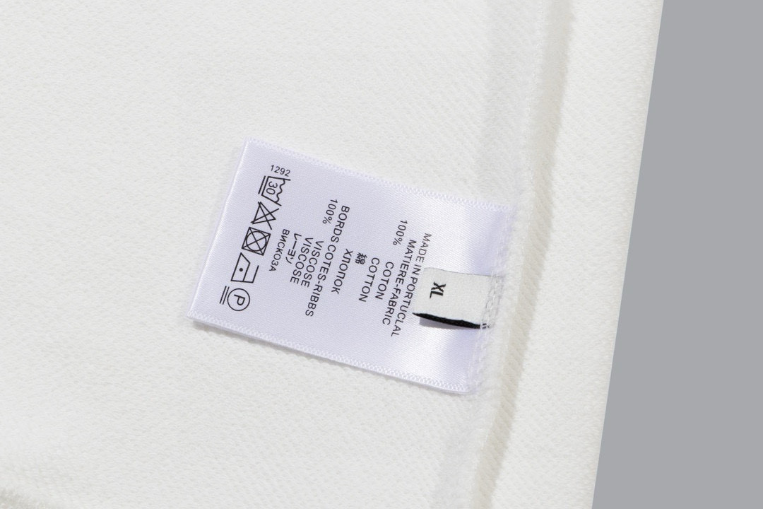 【GIVENCHY 公式旗艦店】ジバンシー 丸首の衛衣 スウェットご好評に付き再入荷   241114