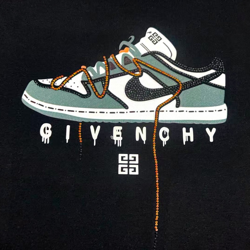 【GIVENCHY 公式旗艦店】ジバンシー 丸首の衛衣 スウェットご好評に付き再入荷   241114