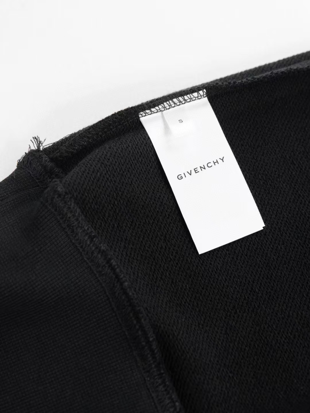 【GIVENCHY 公式旗艦店】ジバンシー 丸首の衛衣 スウェットご好評に付き再入荷   241114