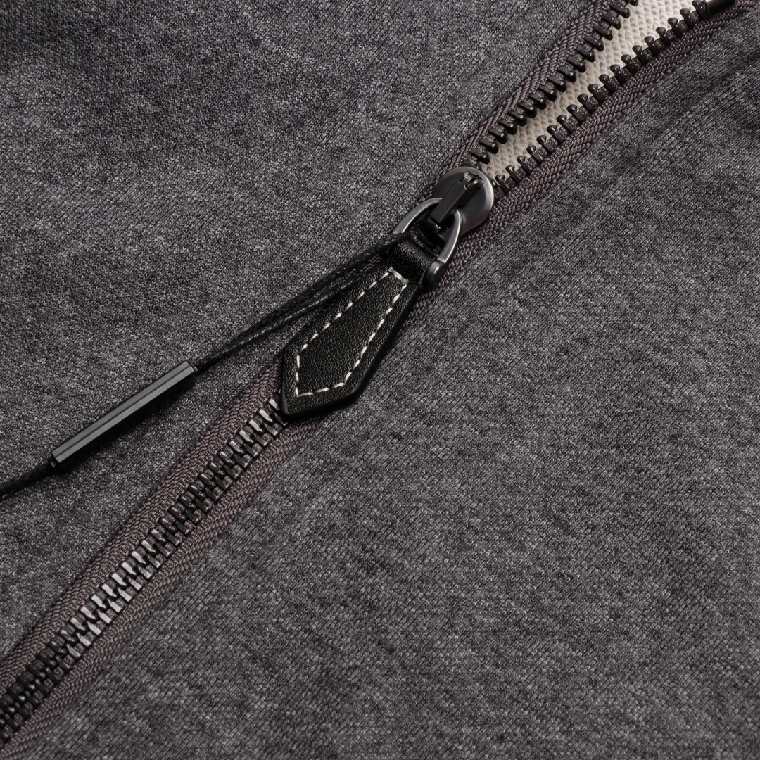 【BURBERRY  公式旗艦店】バーバリー パーカースウェットご好評に付き再入荷！241113