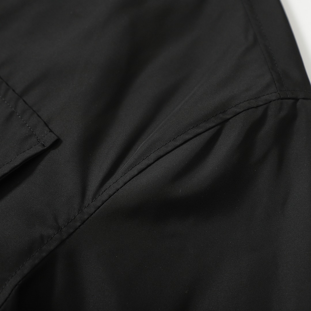 【PRADA  公式旗艦店】 プラダ  ジャケット着 ご好評に付き再入荷！241024