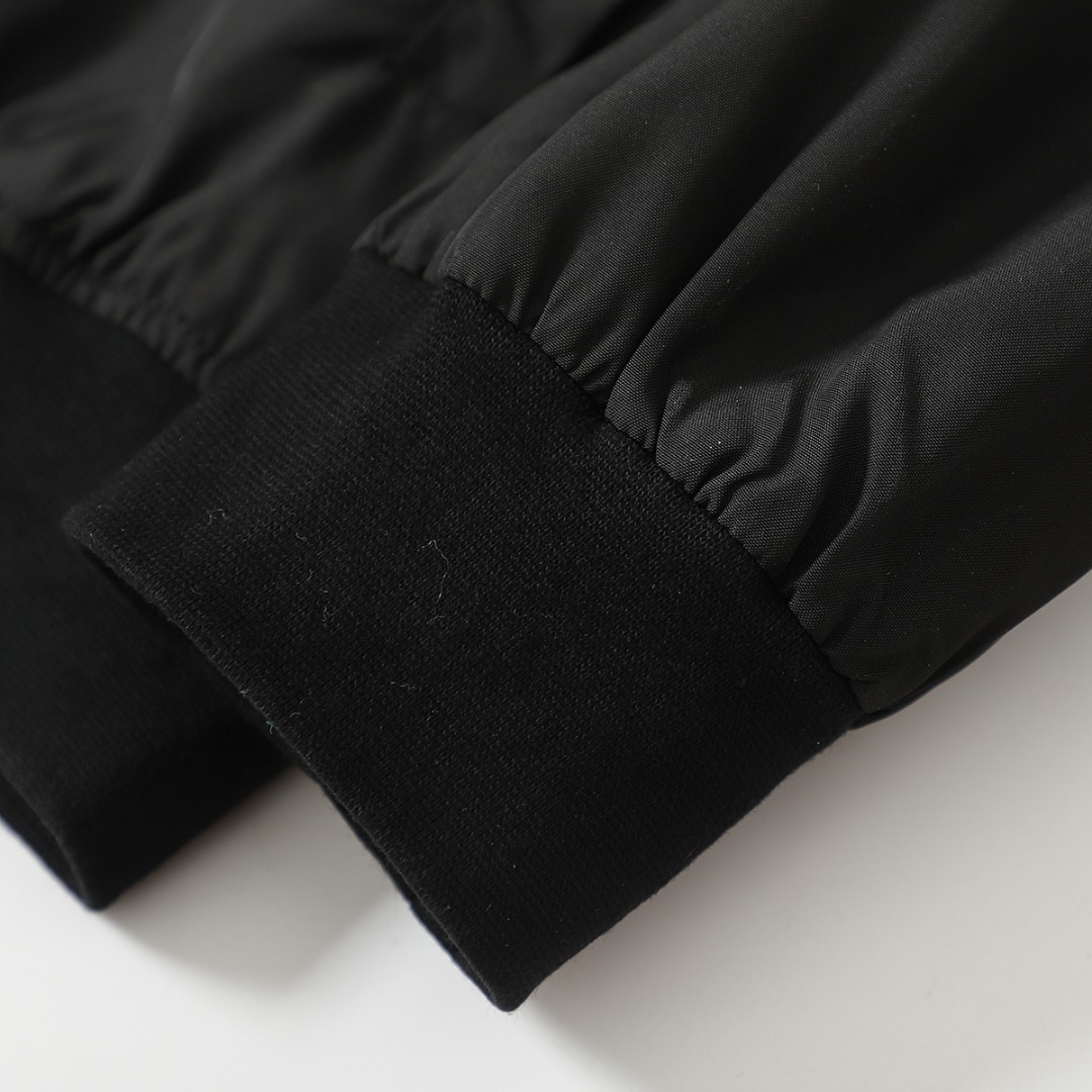 【PRADA  公式旗艦店】 プラダ  ジャケット着 ご好評に付き再入荷！241024