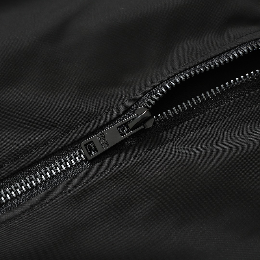 【PRADA  公式旗艦店】 プラダ  ジャケット着 ご好評に付き再入荷！241024