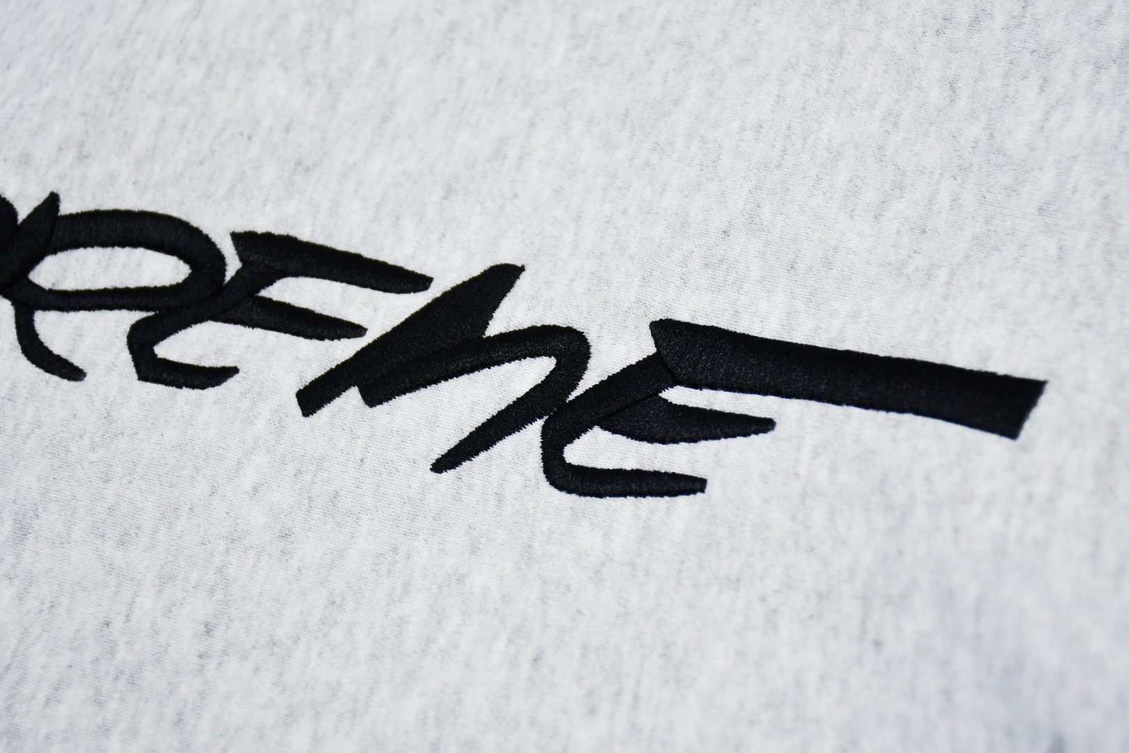 【Supreme  公式旗艦店】 丸首の衛衣  スウェットご好評に付き再入荷！241115