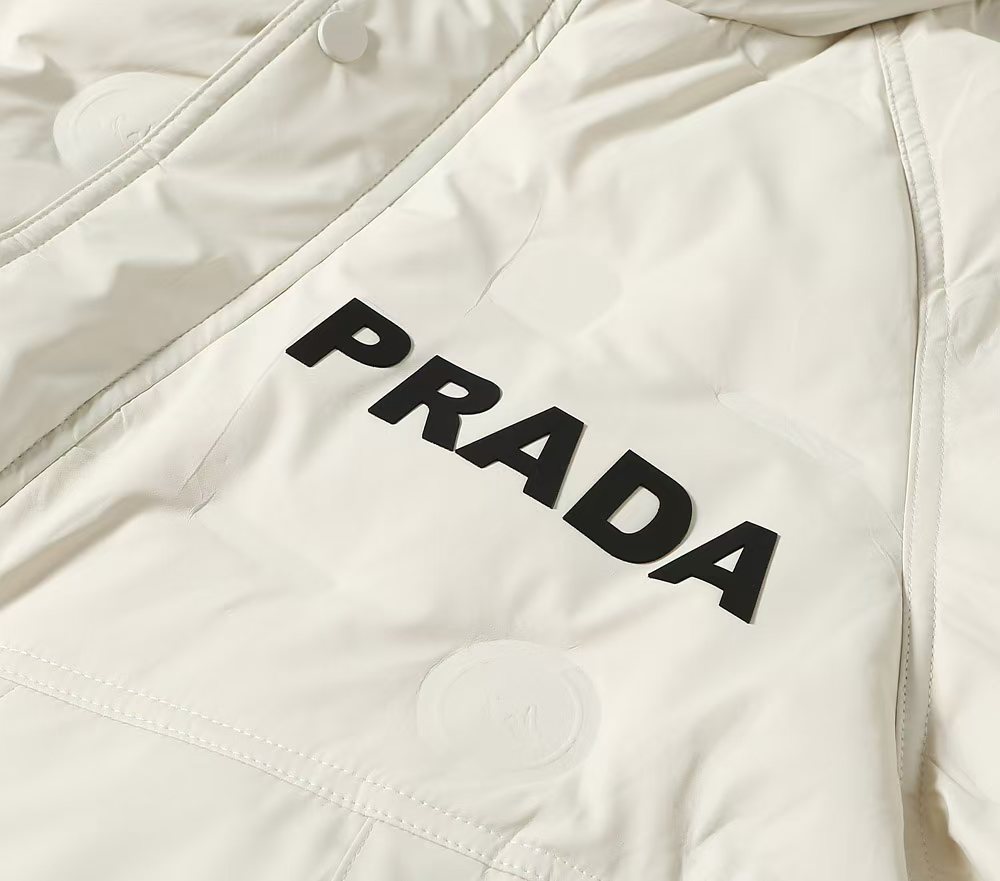 【PRADA  公式旗艦店】プラダ  ダウンジャケット 好評に付き再入荷！ 271102