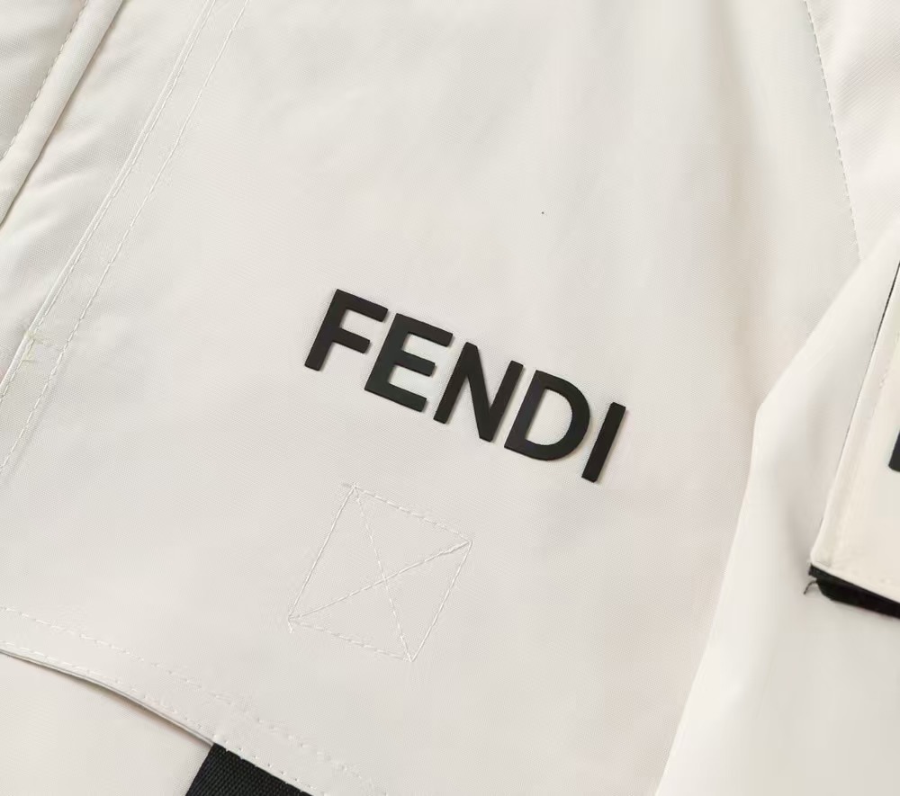 FENDI（フェンディ） ダウンジャケット  241112