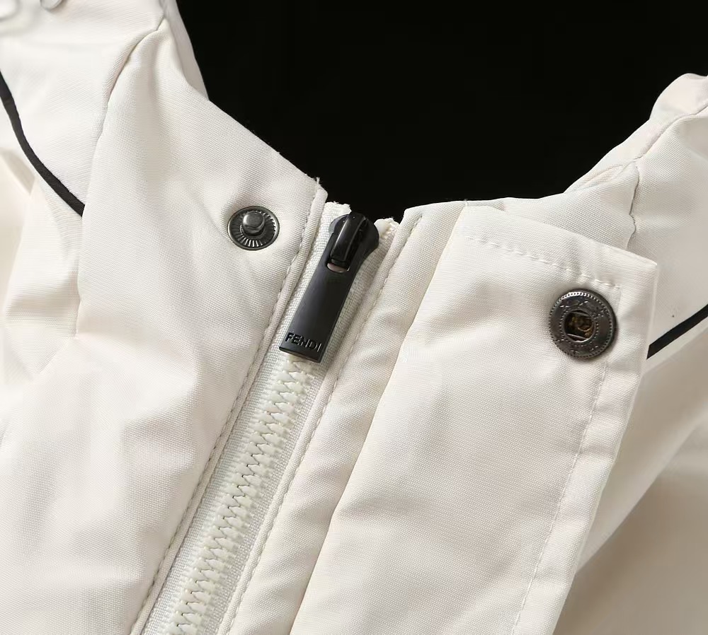 FENDI（フェンディ） ダウンジャケット  241112