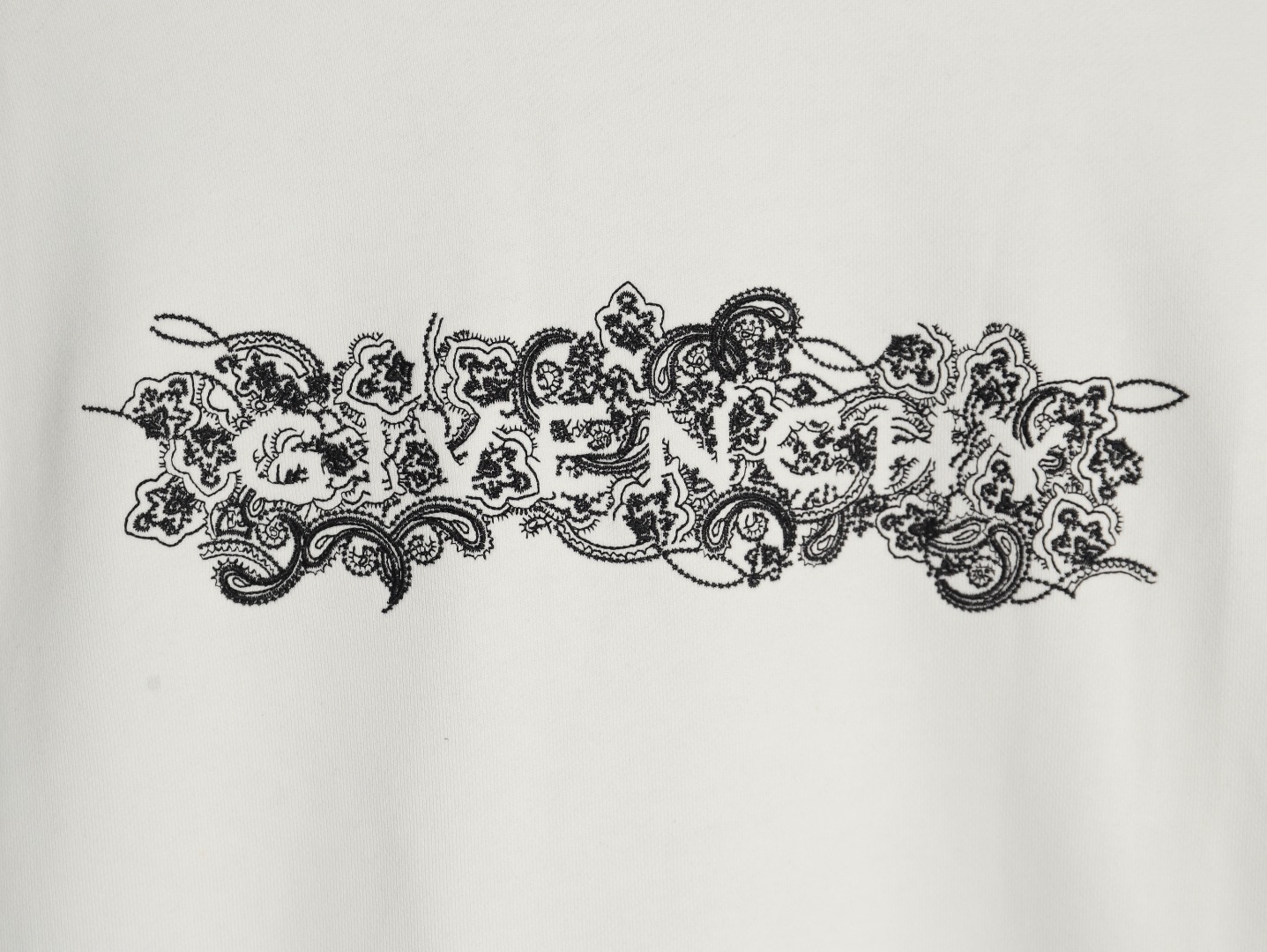 【GIVENCHY  公式旗艦店】ジバンシー 丸首の衛衣 スウェットご好評に付き再入荷！241122