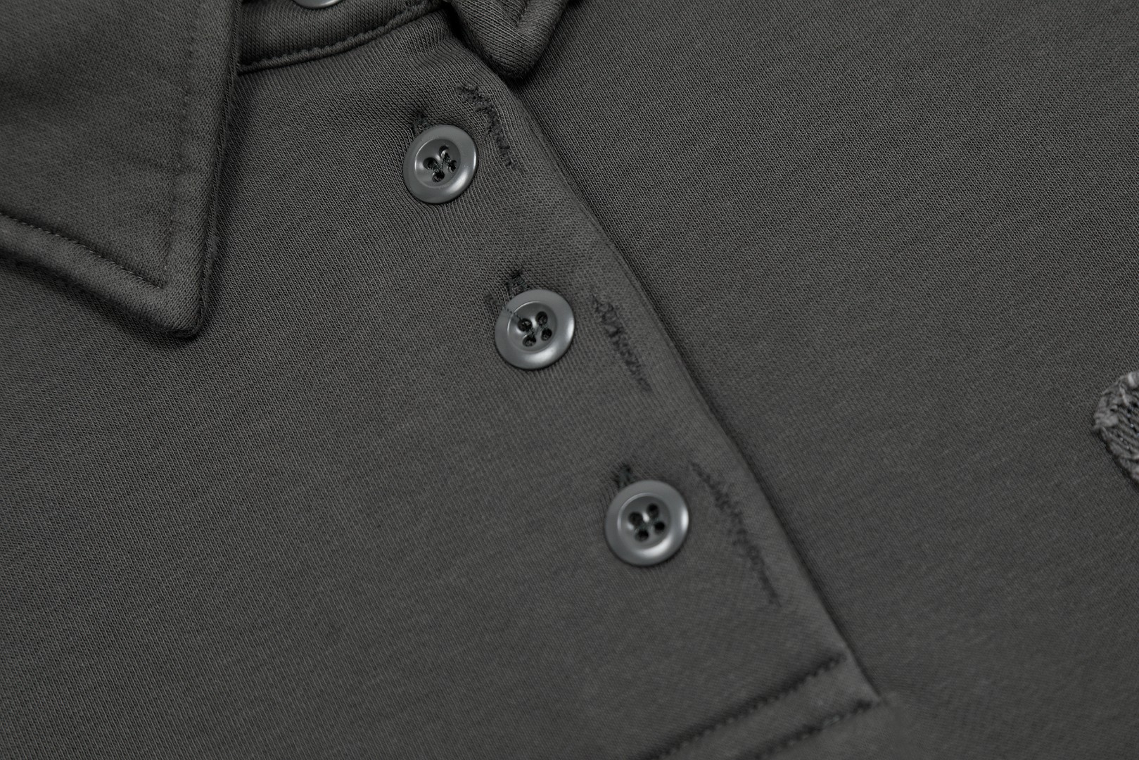 【Miumiu 公式旗艦店】ミュウミュウ  丸首の衛衣 スウェット ご好評に付き再入荷！241122