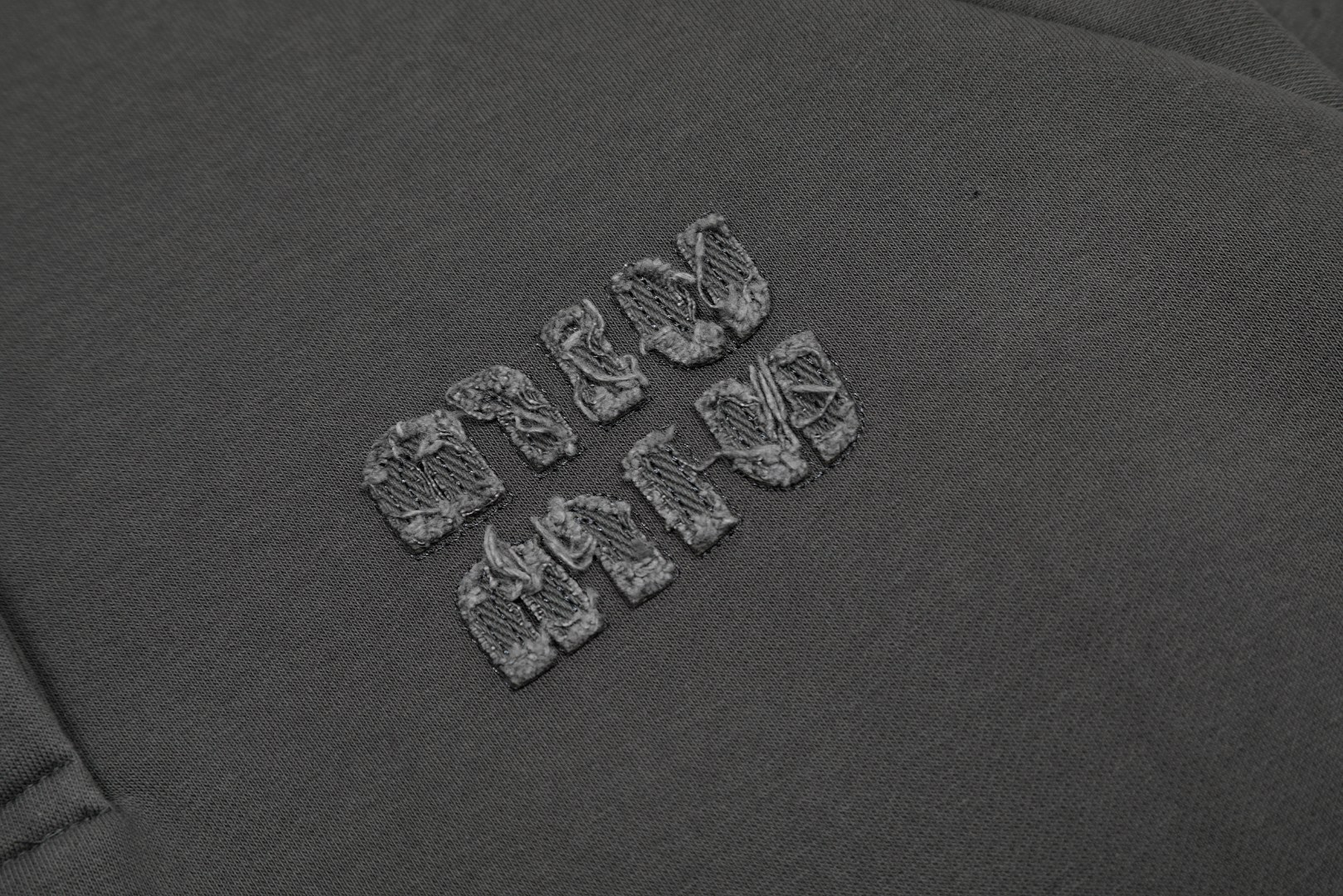 【Miumiu 公式旗艦店】ミュウミュウ  丸首の衛衣 スウェット ご好評に付き再入荷！241122