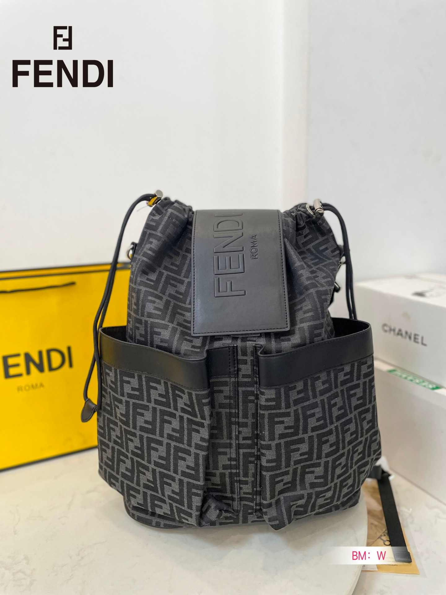 【FENDI  公式 旗艦店】フェンディ  リュックサック  当日出荷 好評に付き再入荷！35*44CM