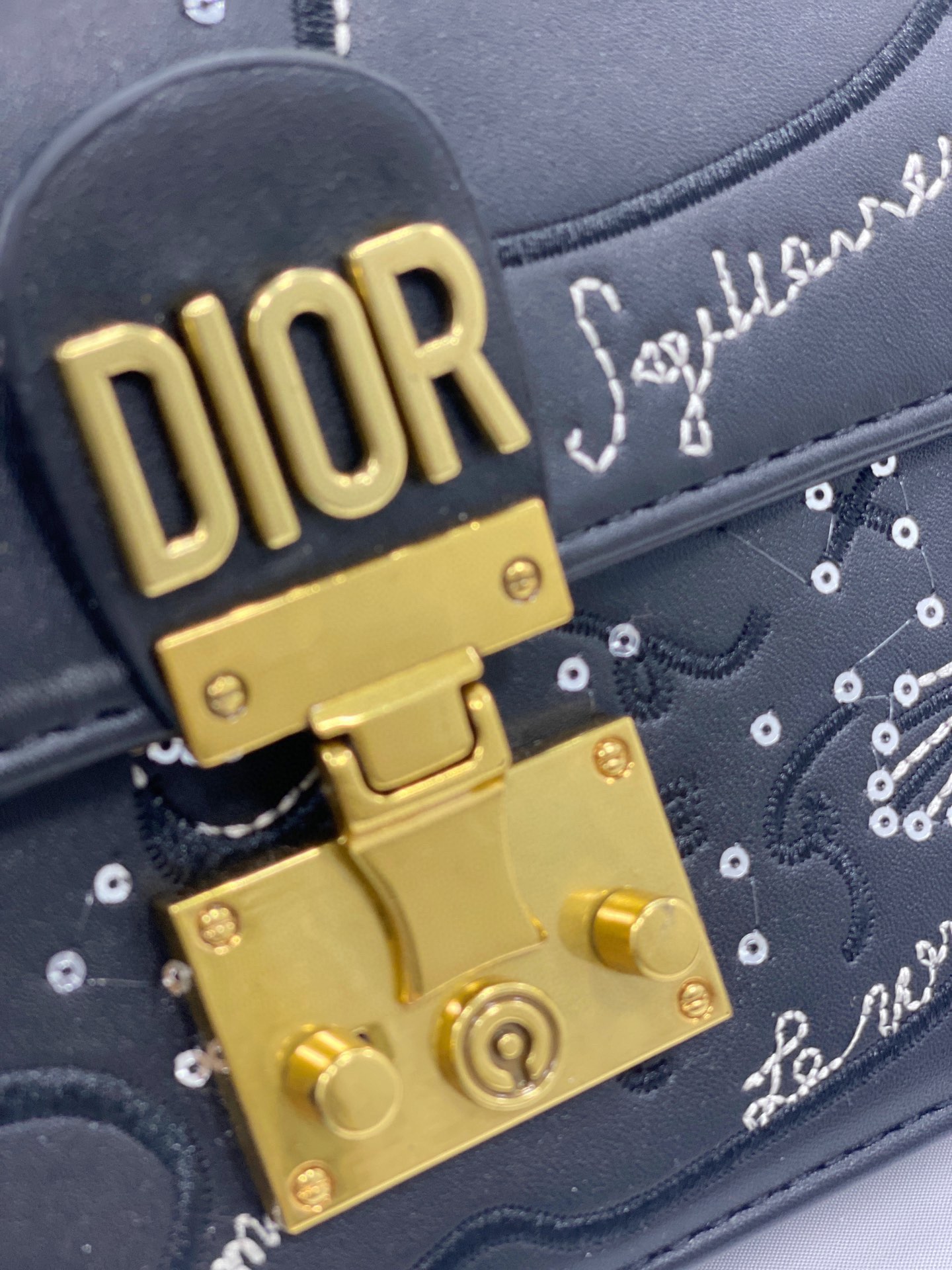 【DIOR  公式 旗艦店】ディオール   ショルダーバッグ 当日出荷 好評に付き再入荷！24*16CM