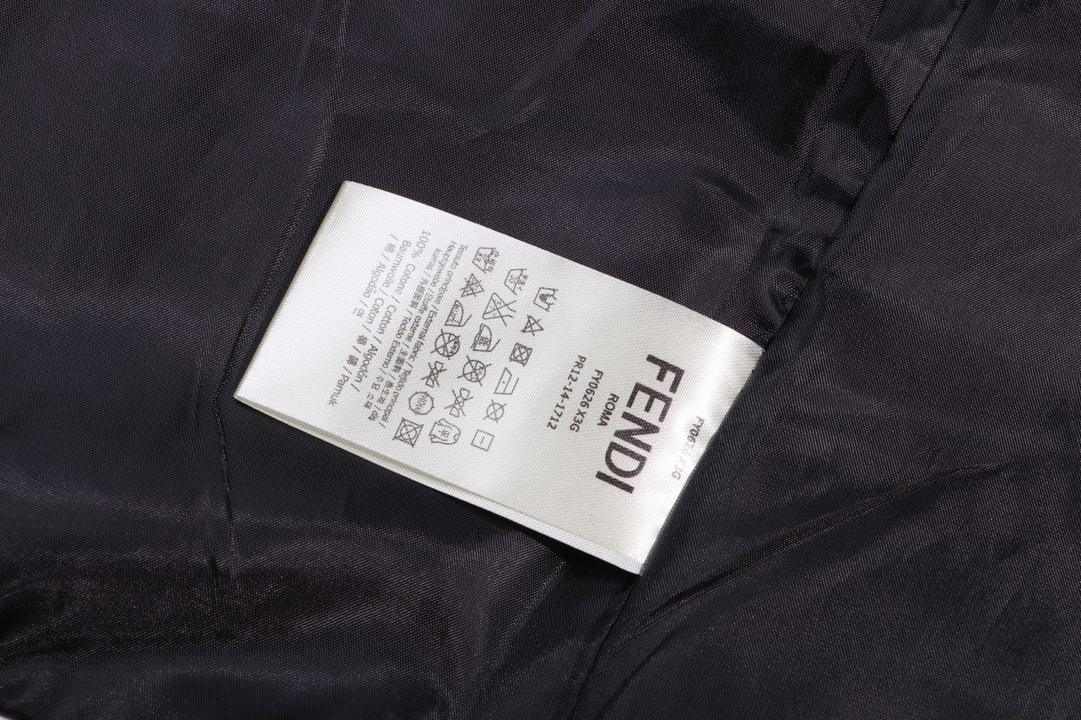 【FENDI 公式旗艦店】フェンディ ジャケット着 好評に付き再入荷！