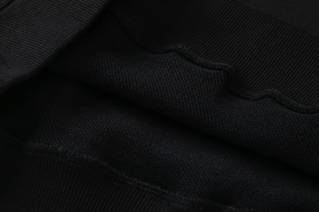 【BURBERRY 公式旗艦店】バーバリー 丸首の衛衣 スウェット ご好評に付き再入荷！