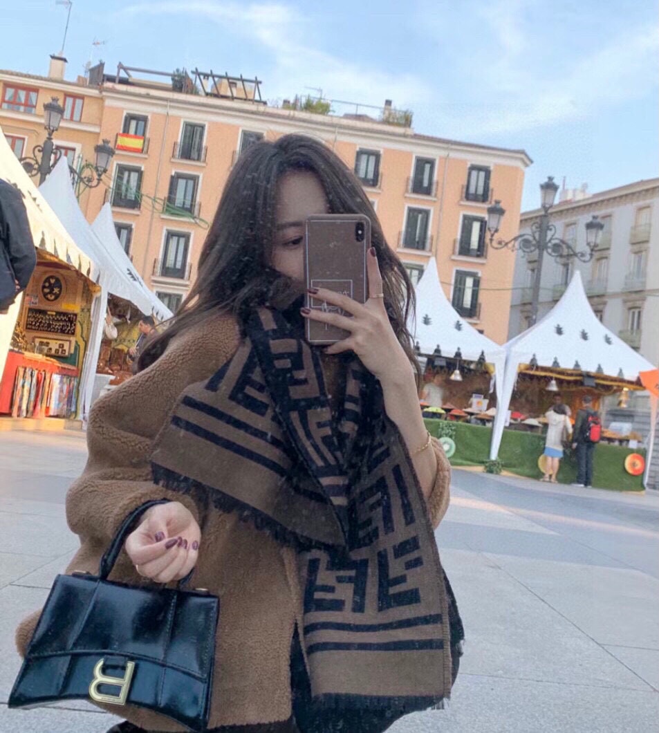 【FENDI  フェンディ】スカーフ35*180CM