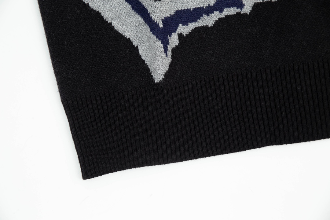 【FENDI 公式旗艦店】フェンディ   セーター好評に付き再入荷！ 240929