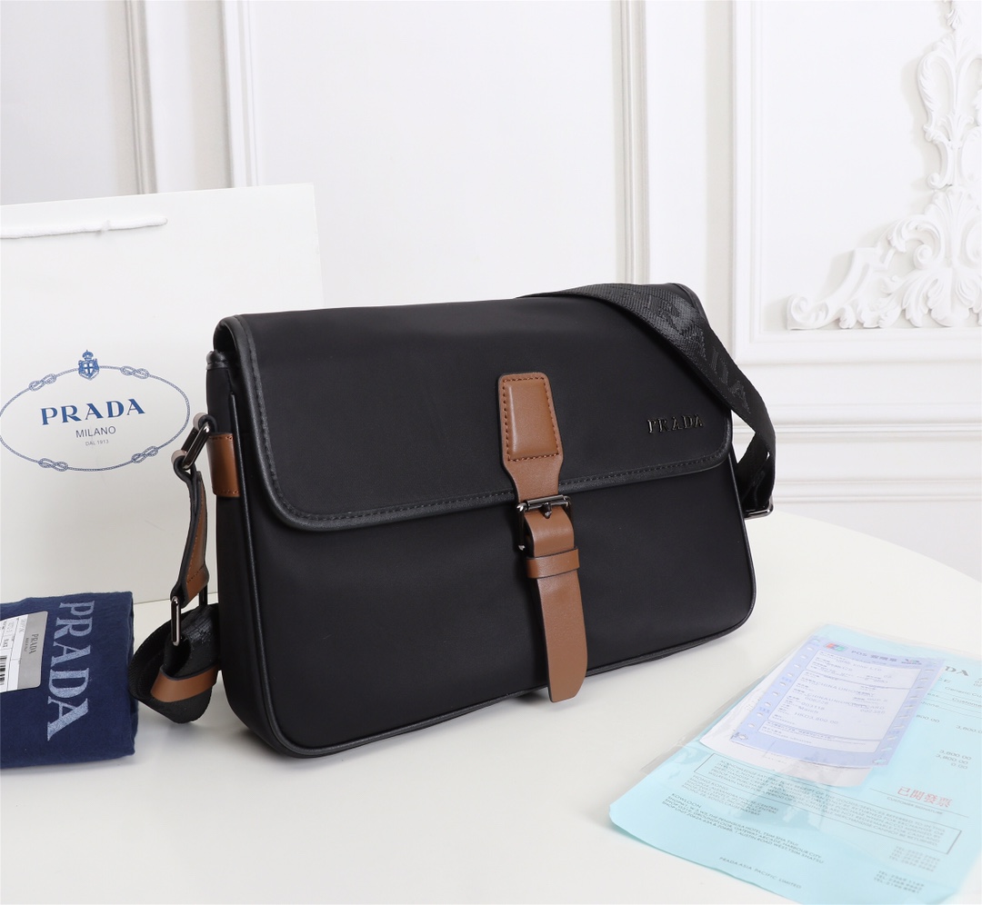 【PRADA  公式 旗艦店】プラダ  斜めがけバッグ 当日出荷 好評に付き再入荷！31*21*6CM