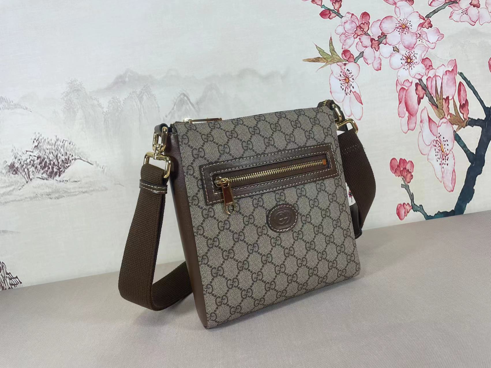 【GUCCI 公式旗艦店】 グッチ 斜めがけバッグ 当日出荷 好評に付き再入荷！21*23.5*4.5CM
