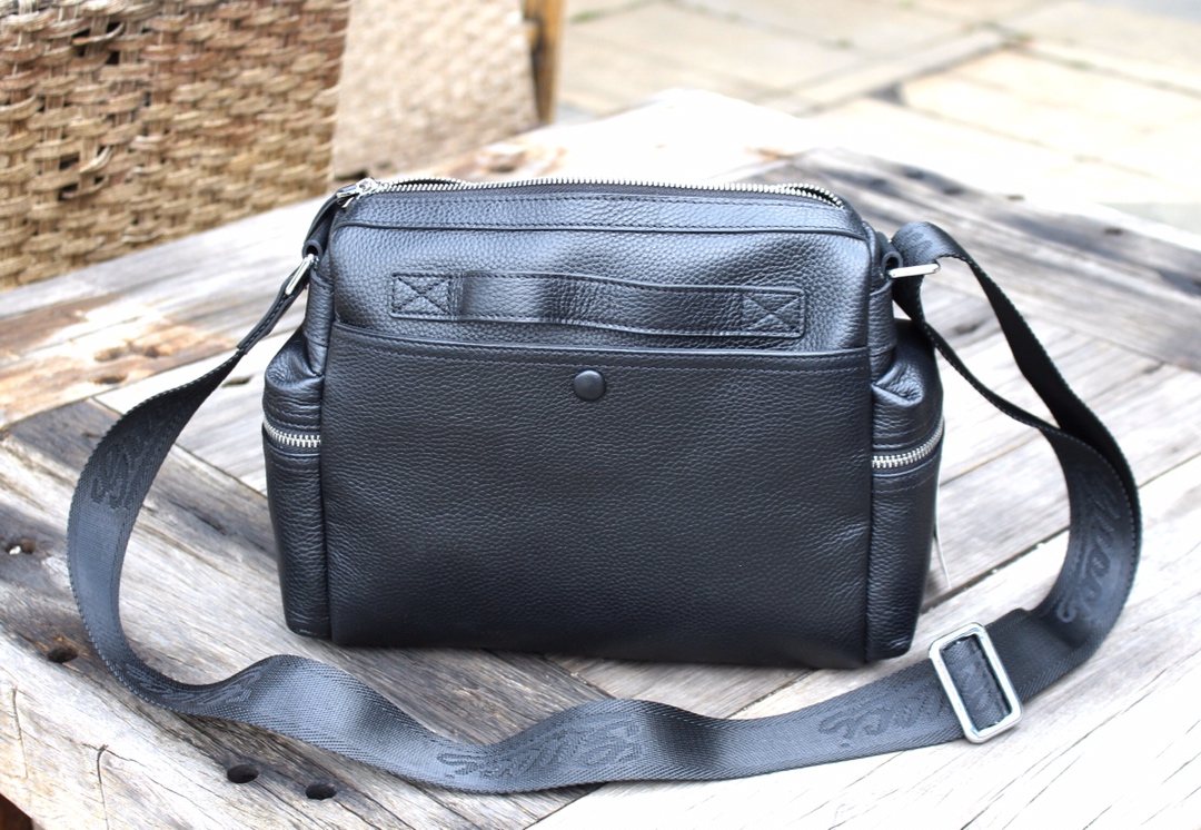 【GUCCI 公式旗艦店】 グッチ 斜めがけバッグ 当日出荷 好評に付き再入荷！31*23*18CM