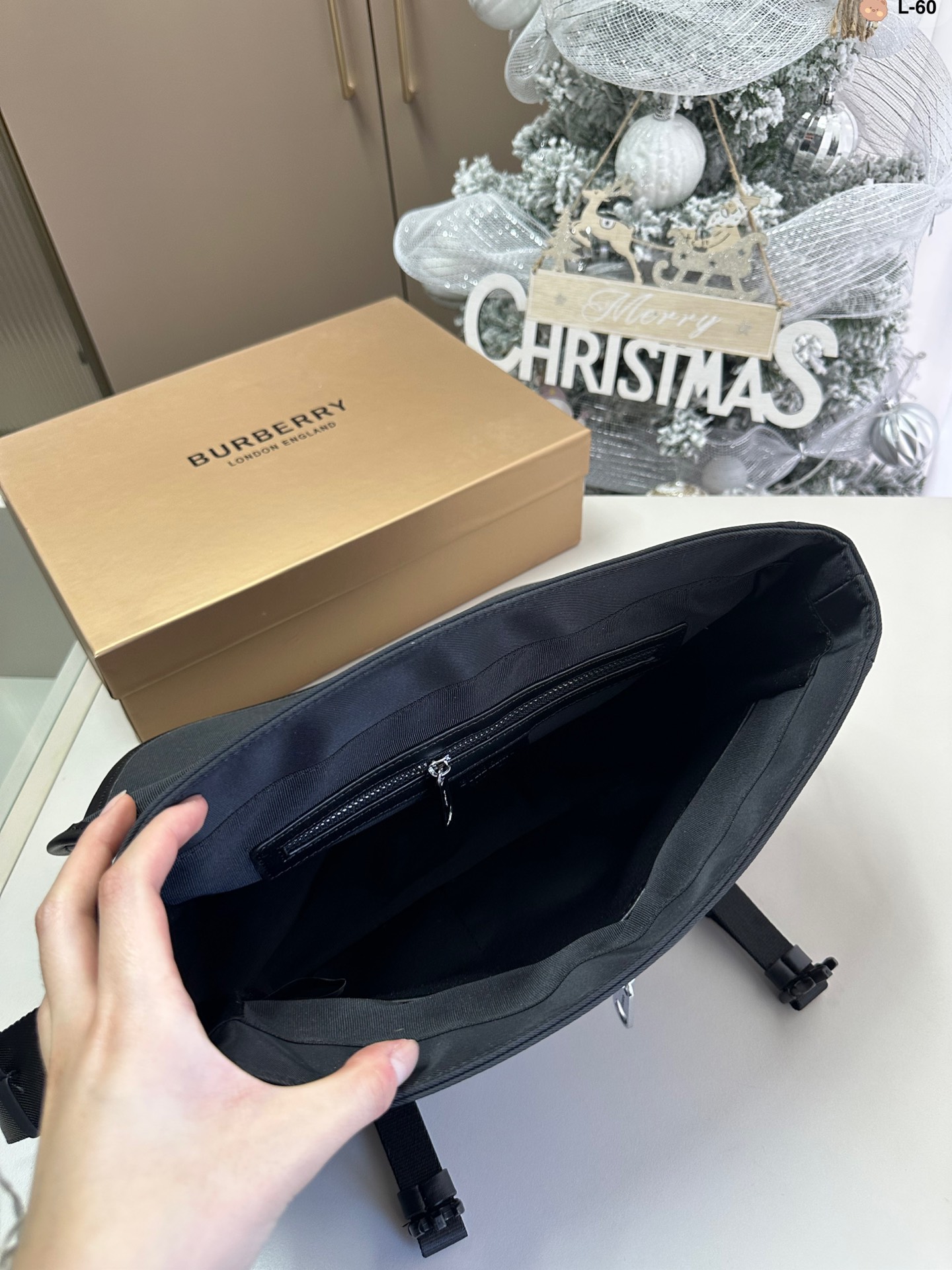 【BURBERRY  公式旗艦店】バーバリー 斜めがけバッグ 当日出荷 好評に付き再入荷！28*12*21CM