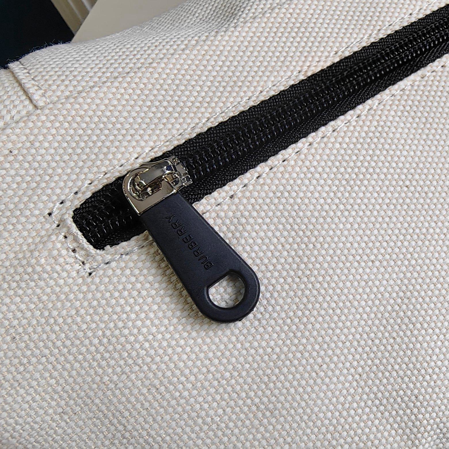 【BURBERRY  公式旗艦店】バーバリー 斜めがけバッグ 当日出荷 好評に付き再入荷！29*18CM