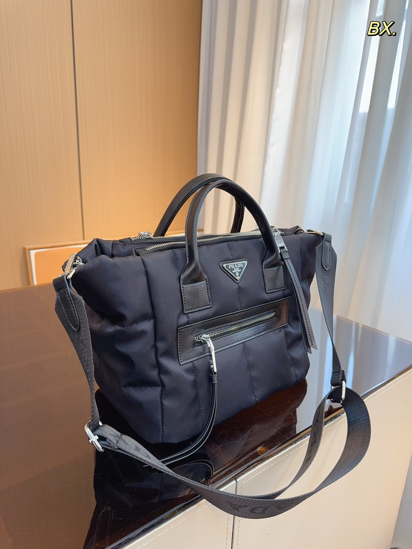 【PRADA  公式旗艦店】プラダ  斜めがけバッグ 当日出荷 好評に付き再入荷！28*18*23CM