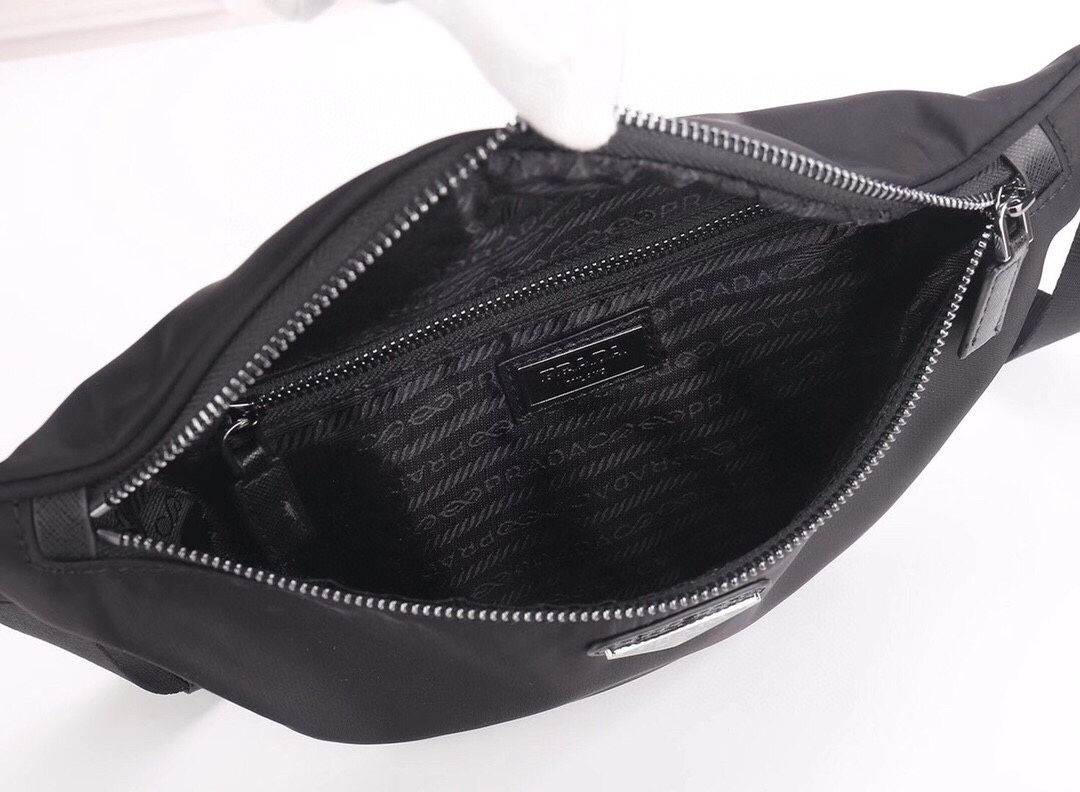 【PRADA  公式旗艦店】プラダ  ウエストポーチ 当日出荷 好評に付き再入荷！30*17*6CM