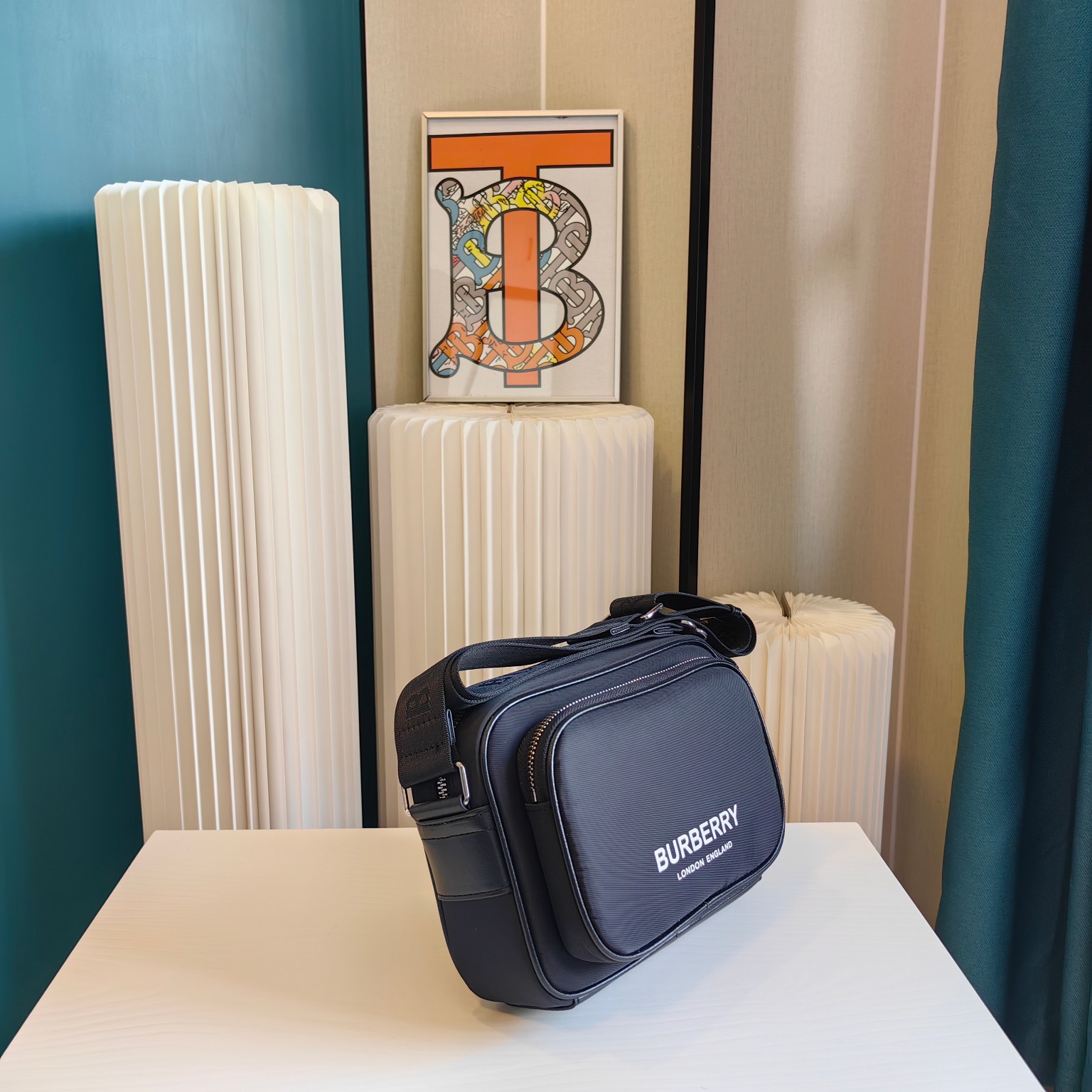 【BURBERRY 公式旗艦店】バーバリー   斜めがけバッグ 当日出荷 好評に付き再入荷！21*6*15CM