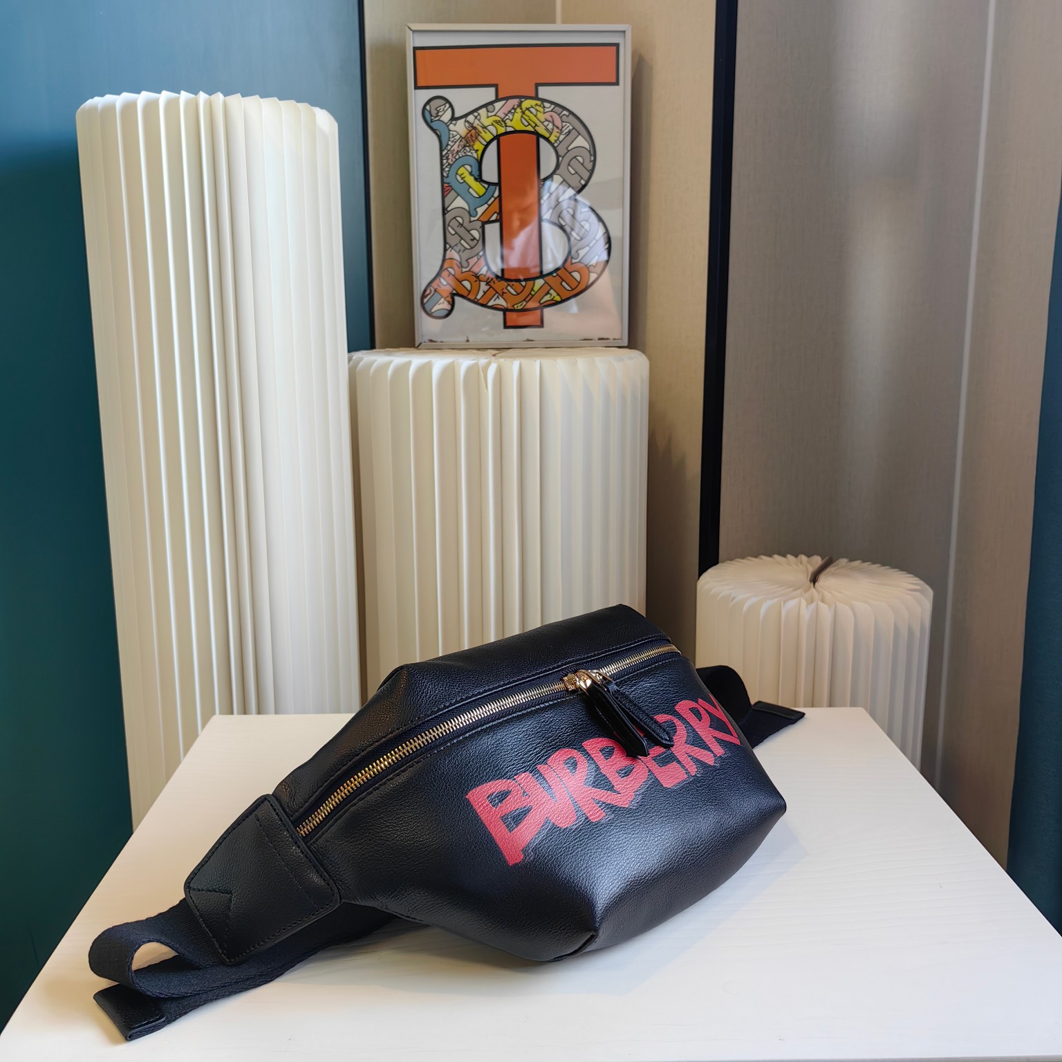 【BURBERRY 公式旗艦店】バーバリー  胸ポケット 当日出荷 好評に付き再入荷！21*18CM