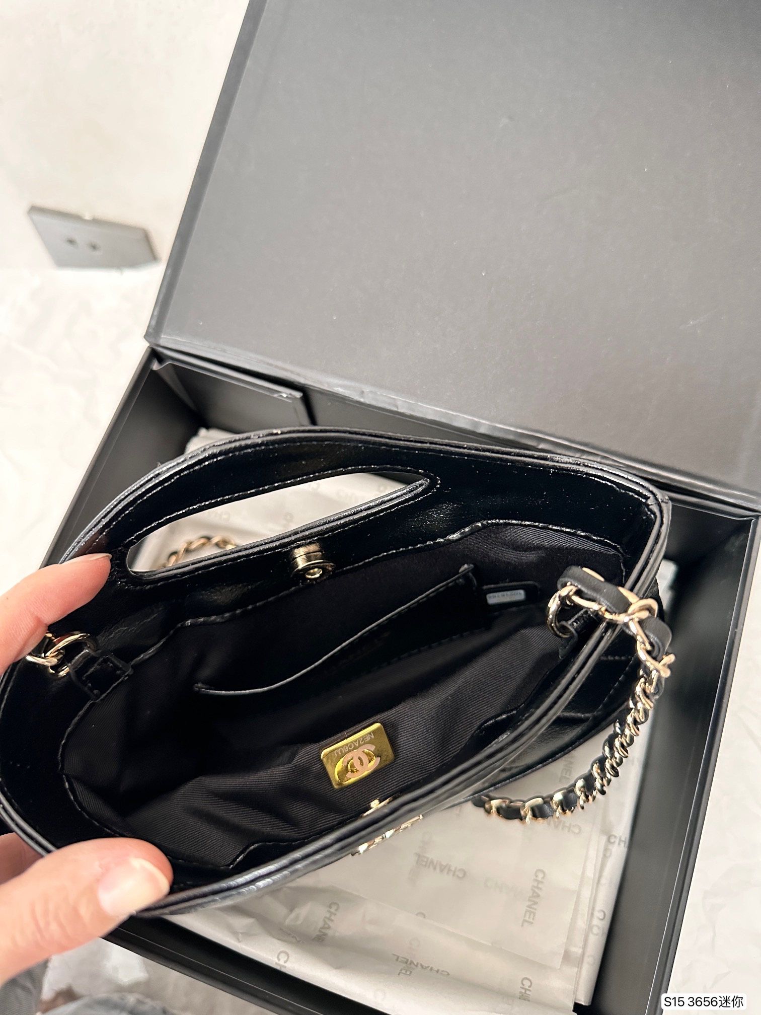 【CHANEL 公式旗艦店】シャネル  斜めがけバッグ 当日出荷 好評に付き再入荷！20*17CM