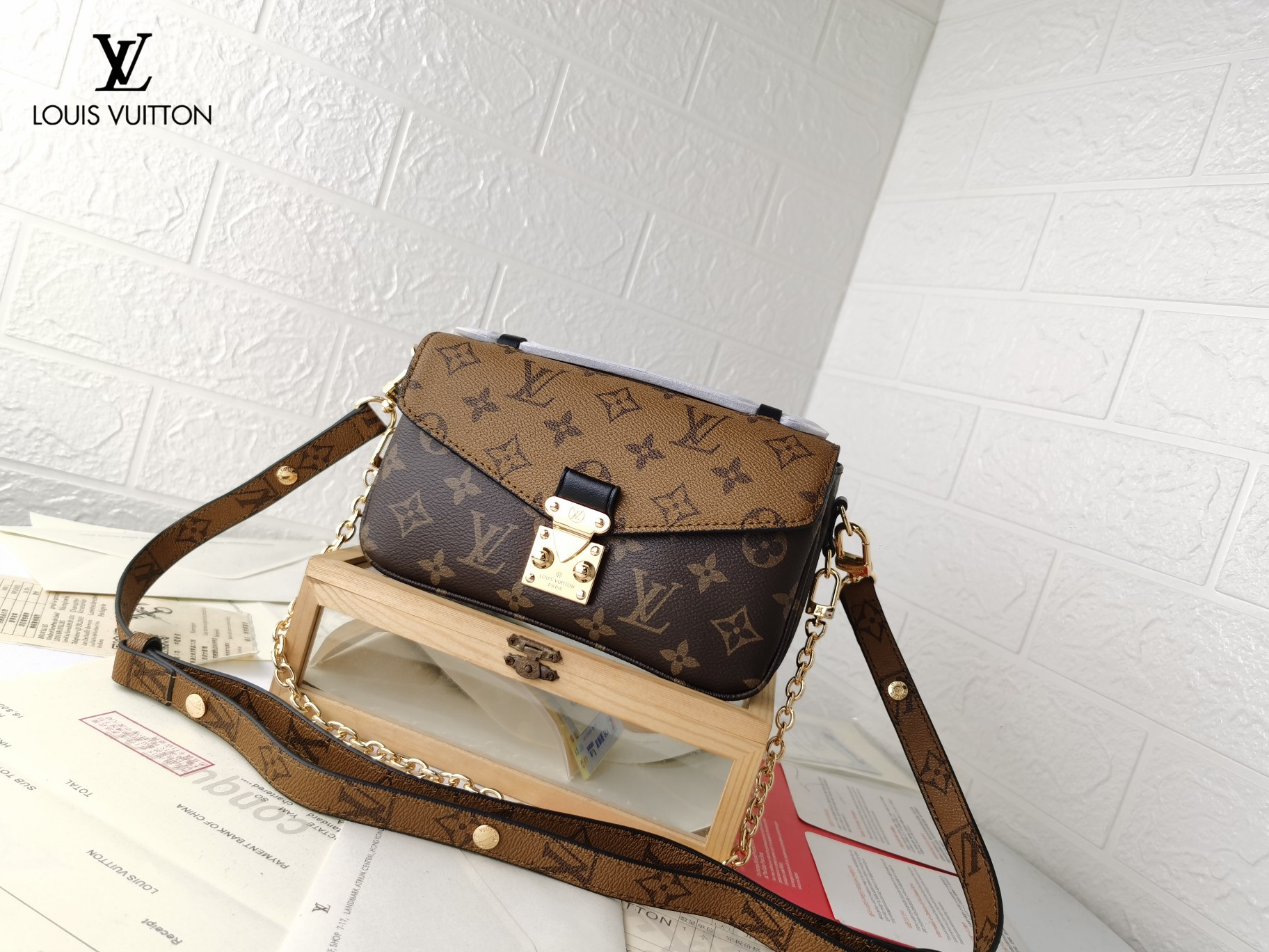 【LOUIS VUITTON 公式旗艦店】ルイヴィトン  斜めがけバッグ当日出荷 好評に付き再入荷！21.5*6*13.5CM