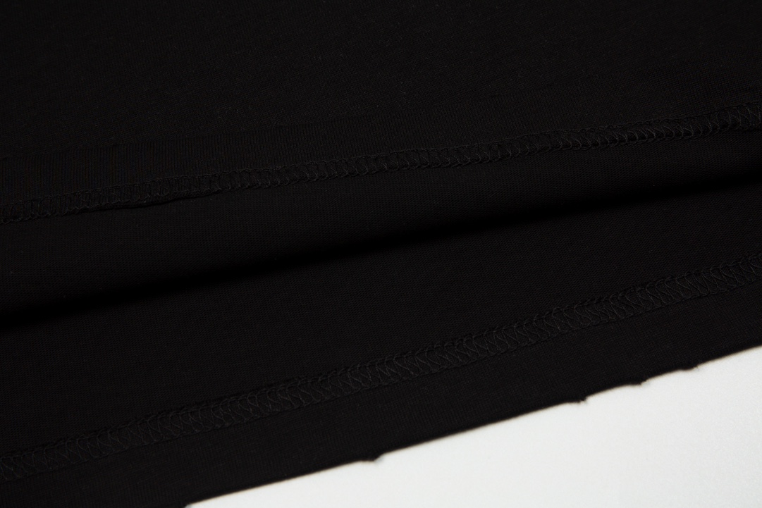 【DIOR  公式旗艦店】ディオール  Tシャツ ご好評に付き再入荷！