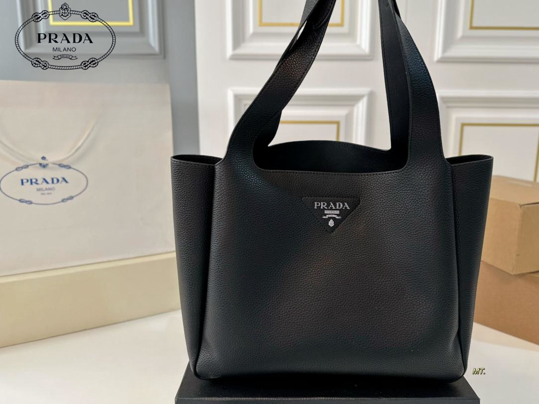 【PRADA  公式 旗艦店】プラダ  斜めがけバッグ 当日出荷 好評に付き再入荷！31*26CM  240719
