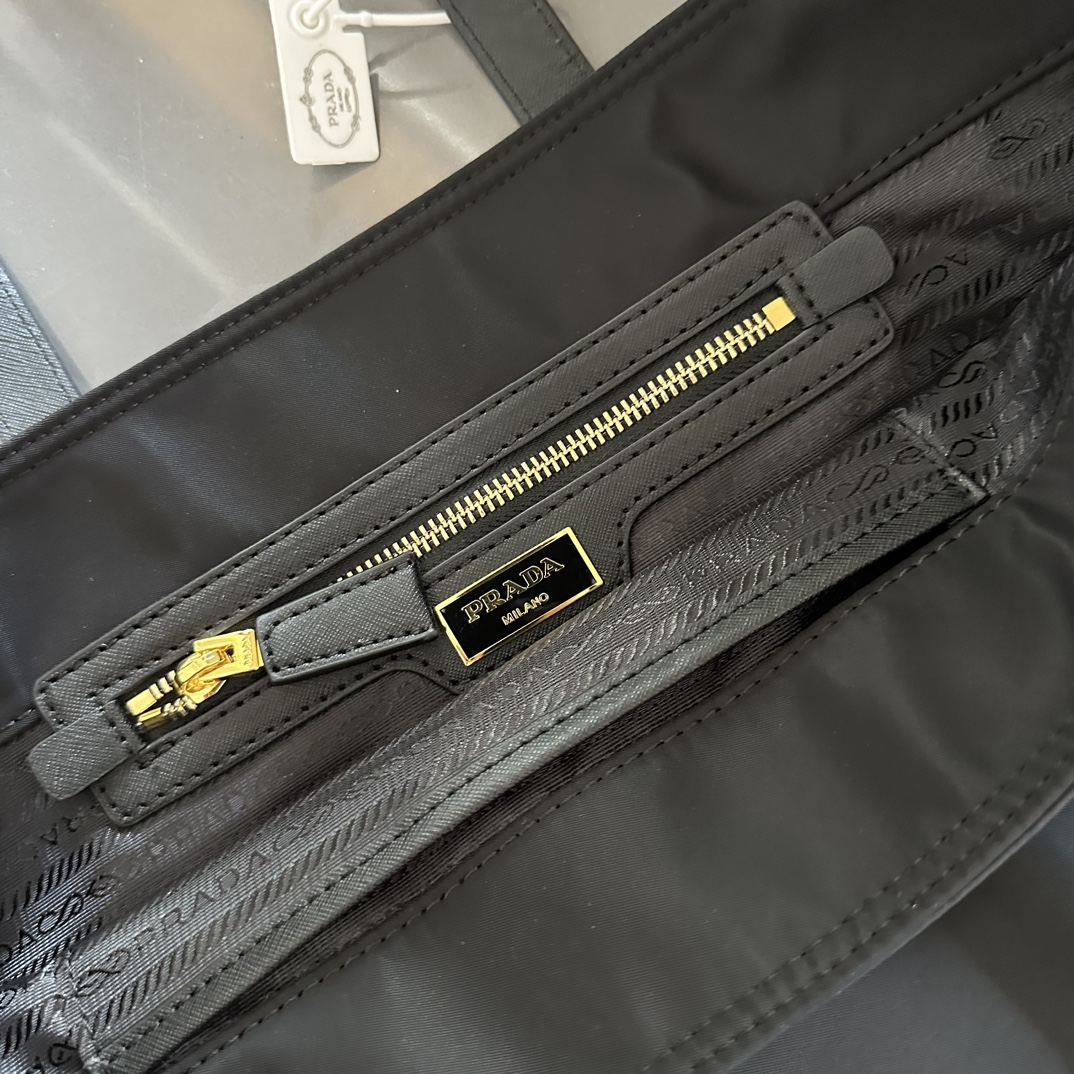 【PRADA  公式 旗艦店】プラダ   ハンドバッグ当日出荷 好評に付き再入荷！37*32CM  240719