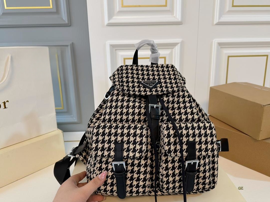 【DIOR公式旗艦店】ディオール  斜めがけバッグ 当日出荷 好評に付き再入荷！30*32CM 240720