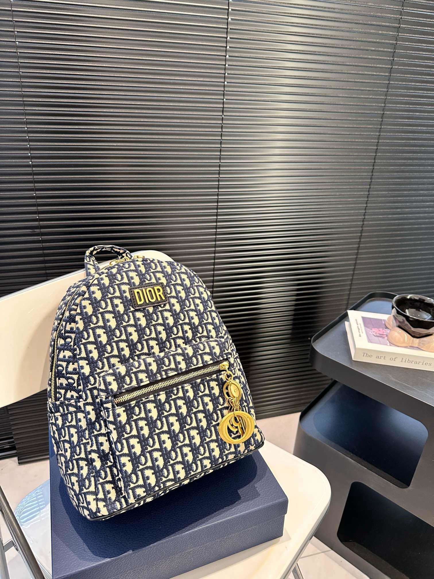 【DIOR公式旗艦店】ディオール リュックサック 当日出荷 好評に付き再入荷！27*32CM 240720