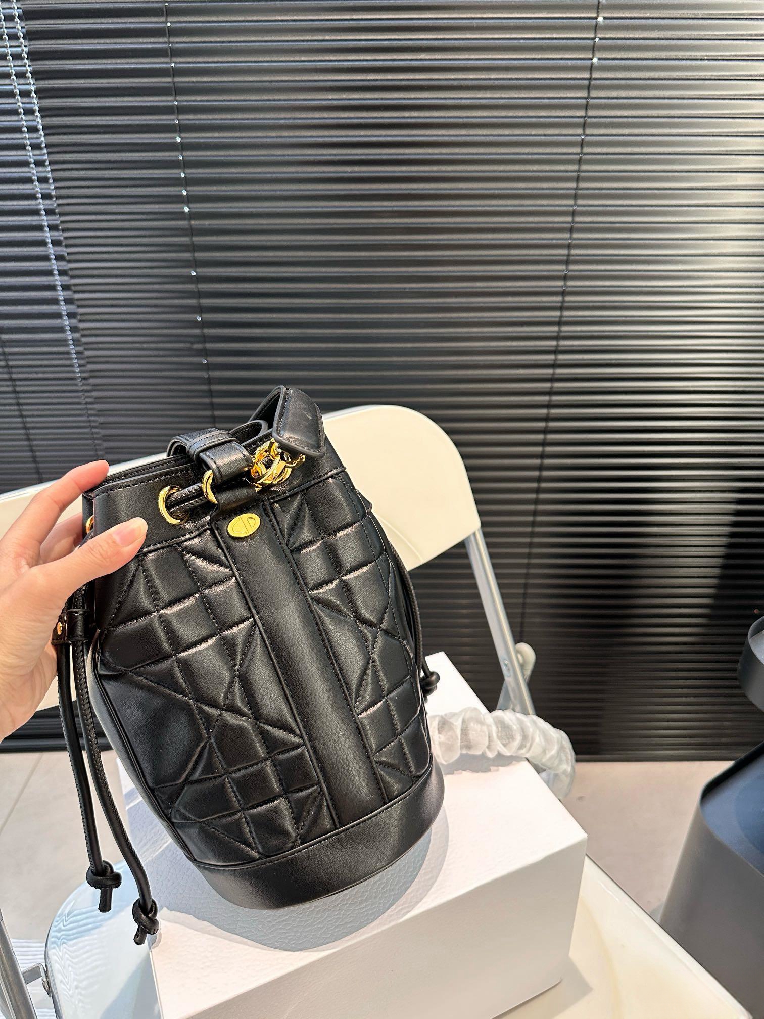 【DIOR公式旗艦店】ディオール リュックサック 当日出荷 好評に付き再入荷！15*24CM 240720