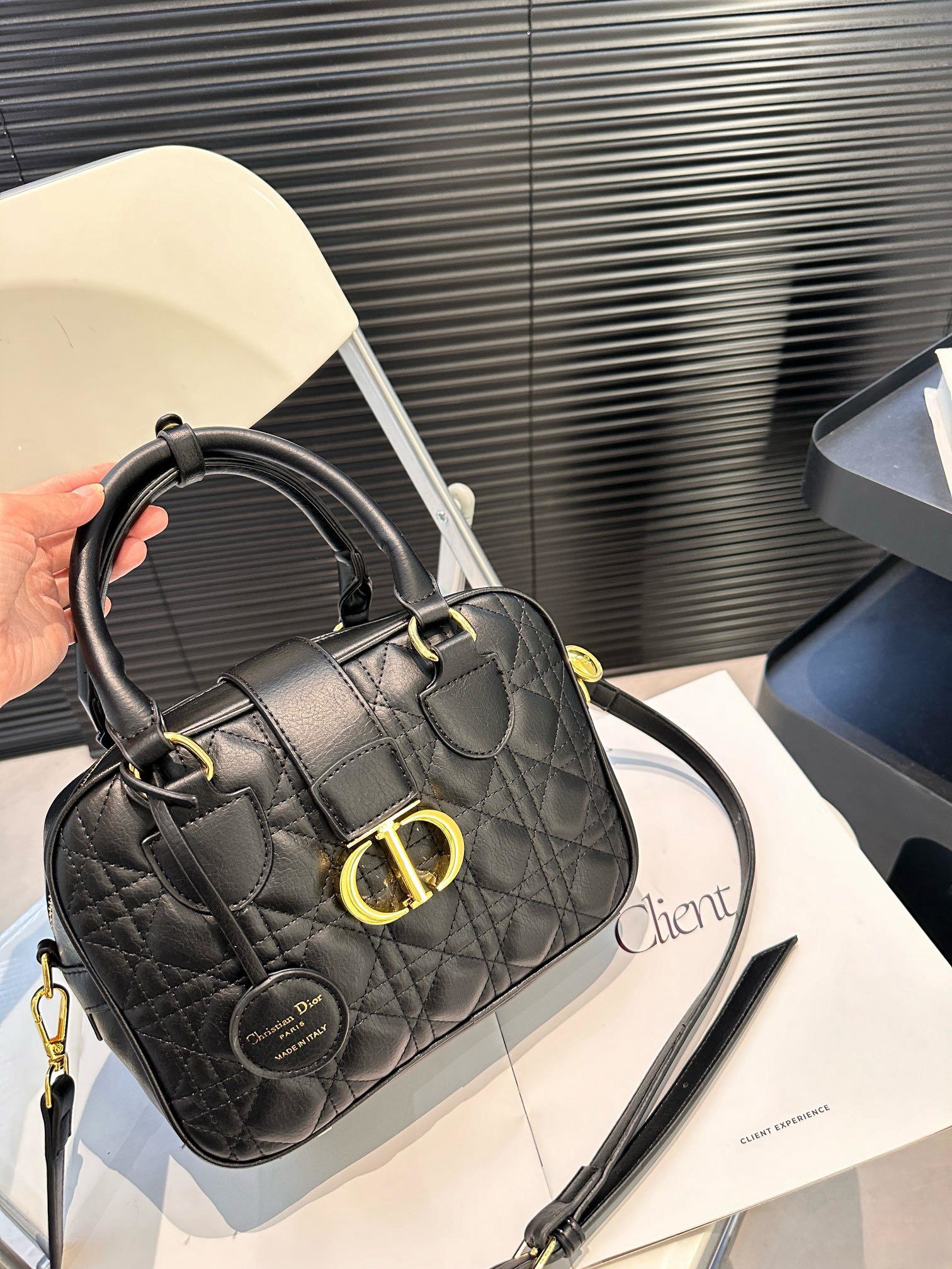 【DIOR公式旗艦店】ディオール  斜めがけバッグ 当日出荷 好評に付き再入荷！25*18CM 240720