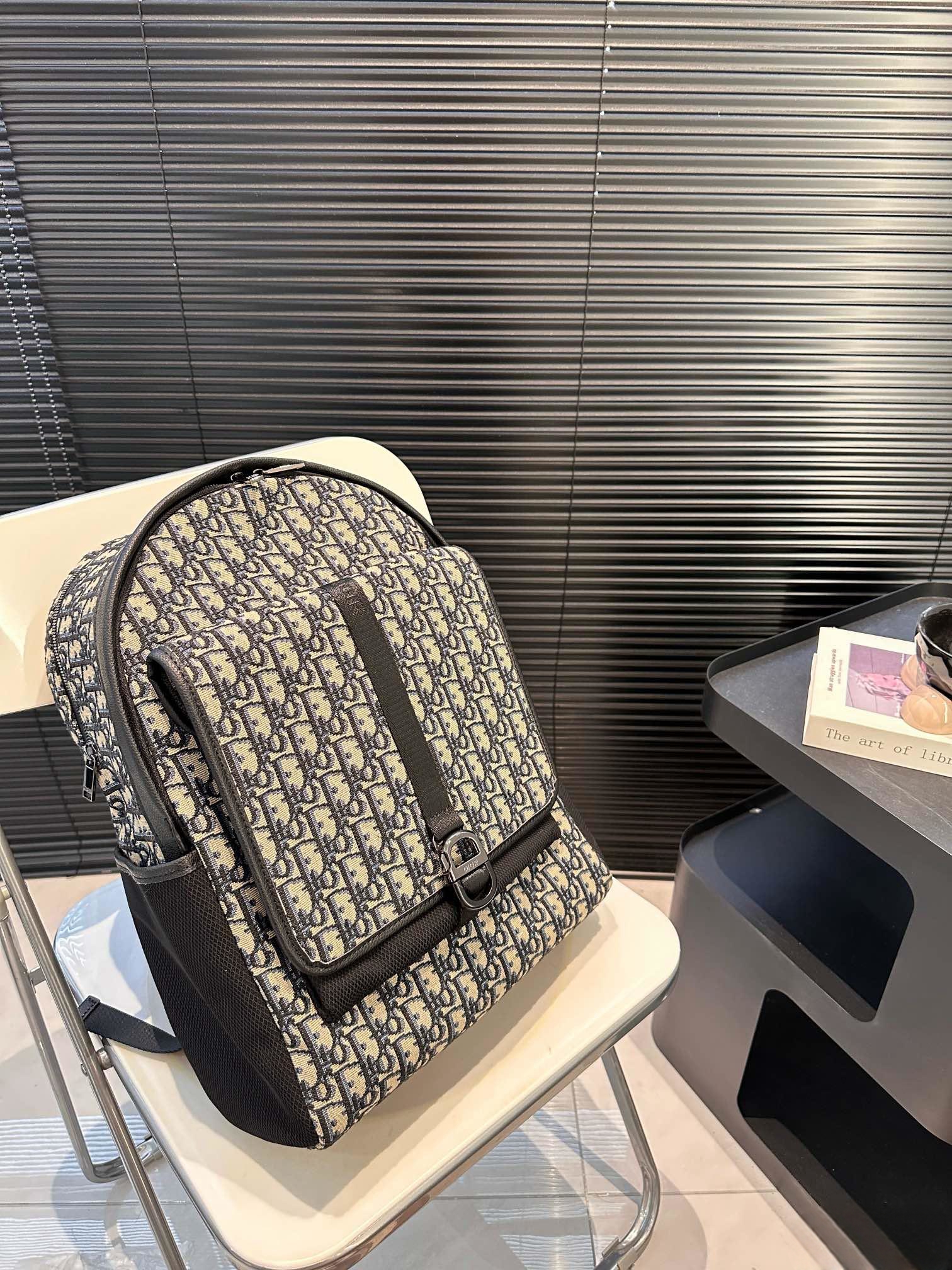 【DIOR公式旗艦店】ディオール リュックサック 当日出荷 好評に付き再入荷！31*40CM 240720