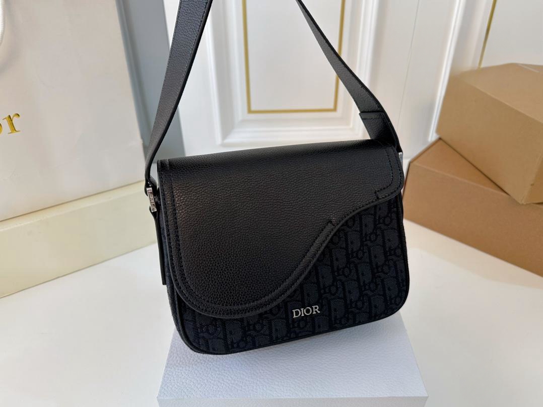 【DIOR公式旗艦店】ディオール  斜めがけバッグ 当日出荷 好評に付き再入荷！23*18CM 240720