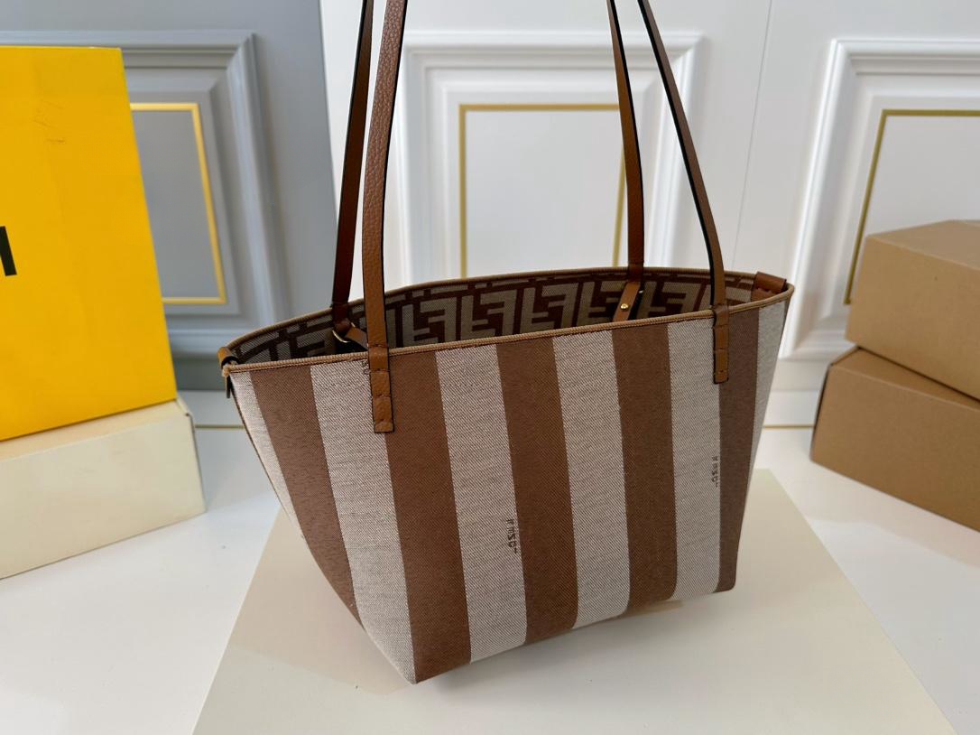 【FENDI  公式旗艦店】フェンディ  リュックサック  当日出荷 好評に付き再入荷！28*31CM  240720