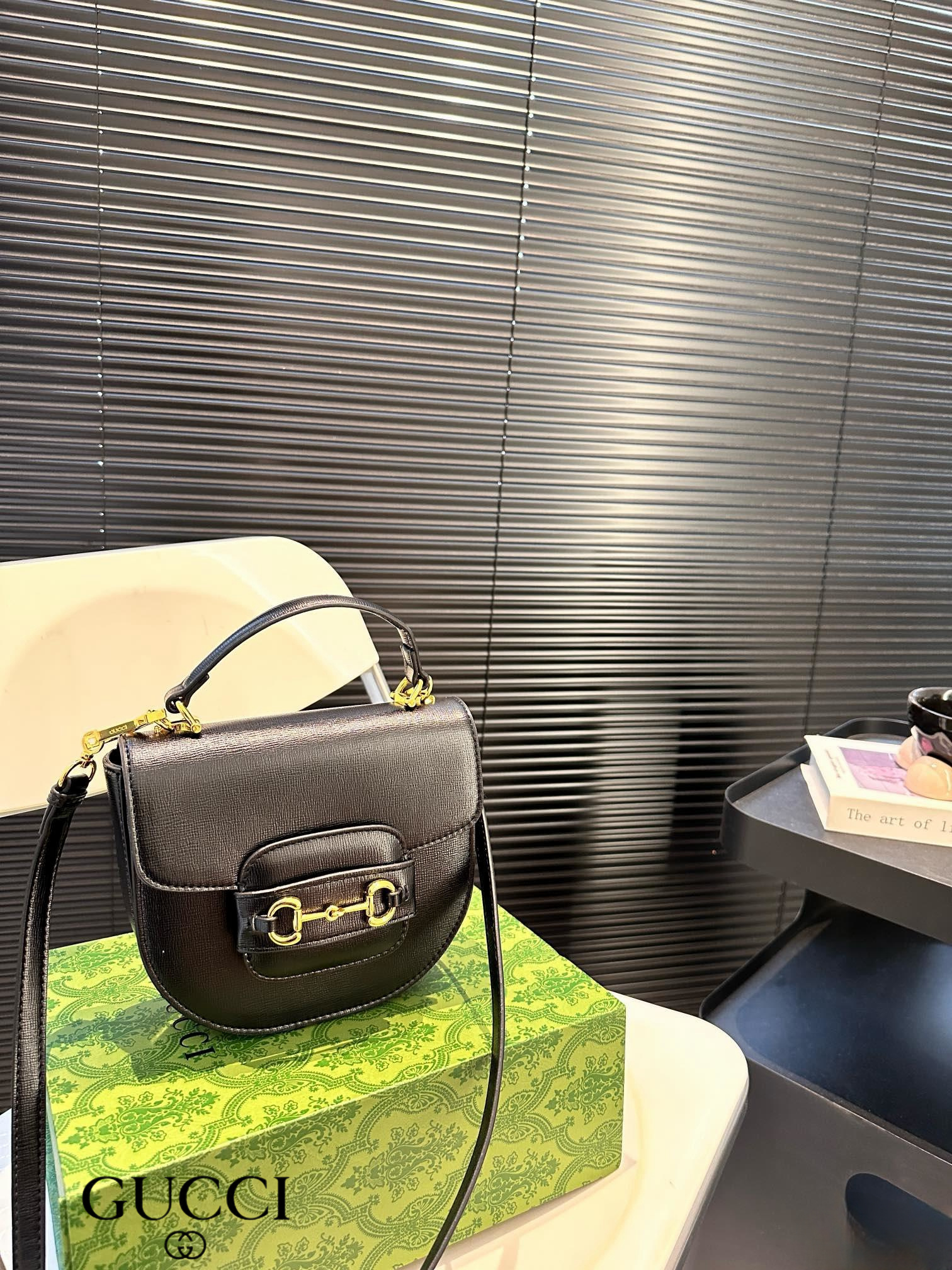 【GUCCI 公式旗艦店】グッチ 斜めがけバッグ 当日出荷 好評に付き再入荷！19*17.5CM  240724