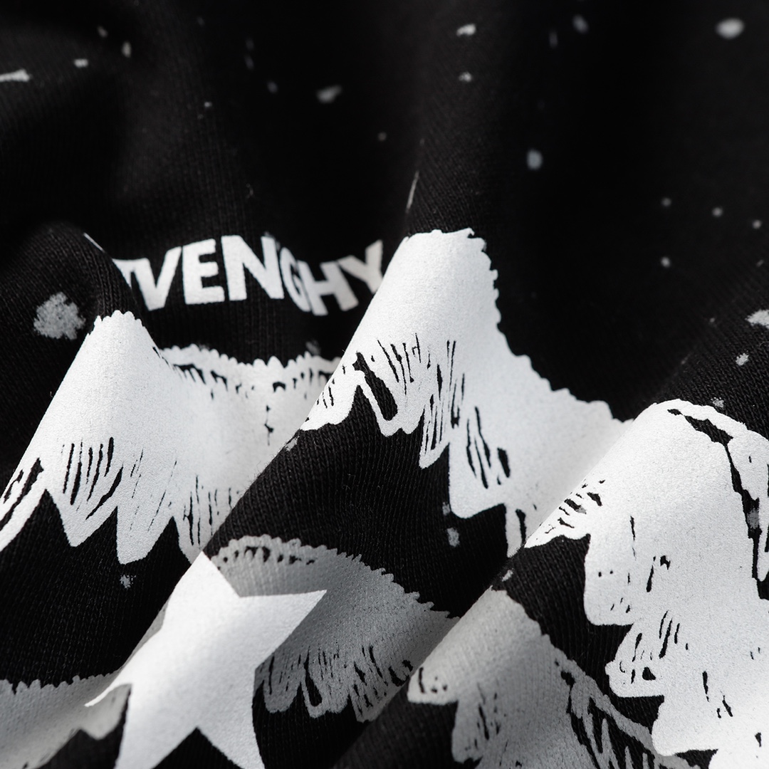 【GIVENCHY  公式旗艦店】ジバンシー 丸首の衛衣 スウェットご好評に付き再入荷 240809