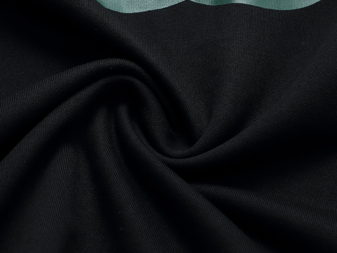 【GUCCI  公式旗艦店】グッチ 丸首の衛衣 スウェットご好評に付き再入荷 240811