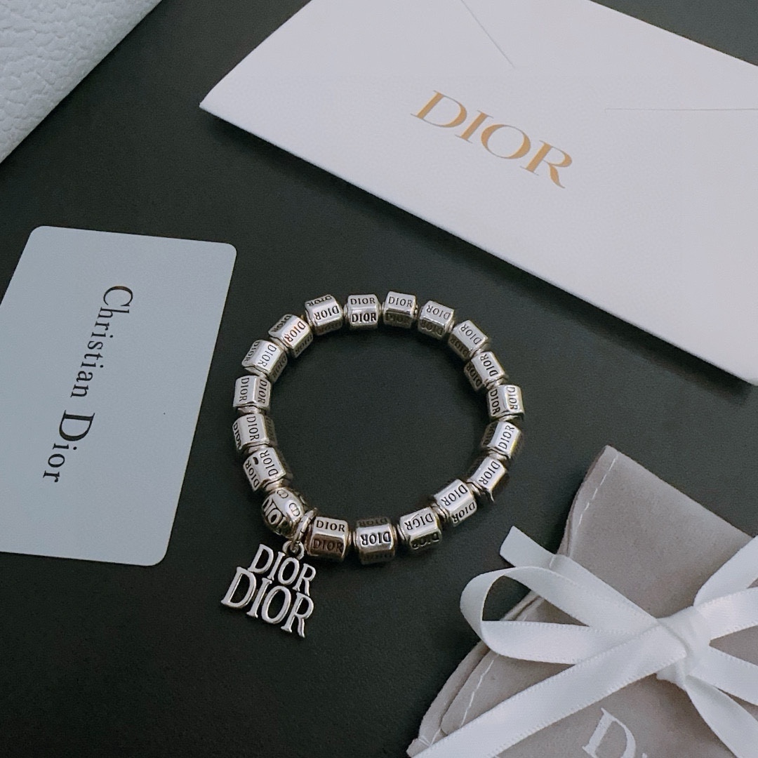【DIOR】ブレスレット、ファッションシンプルなスタイル 240812