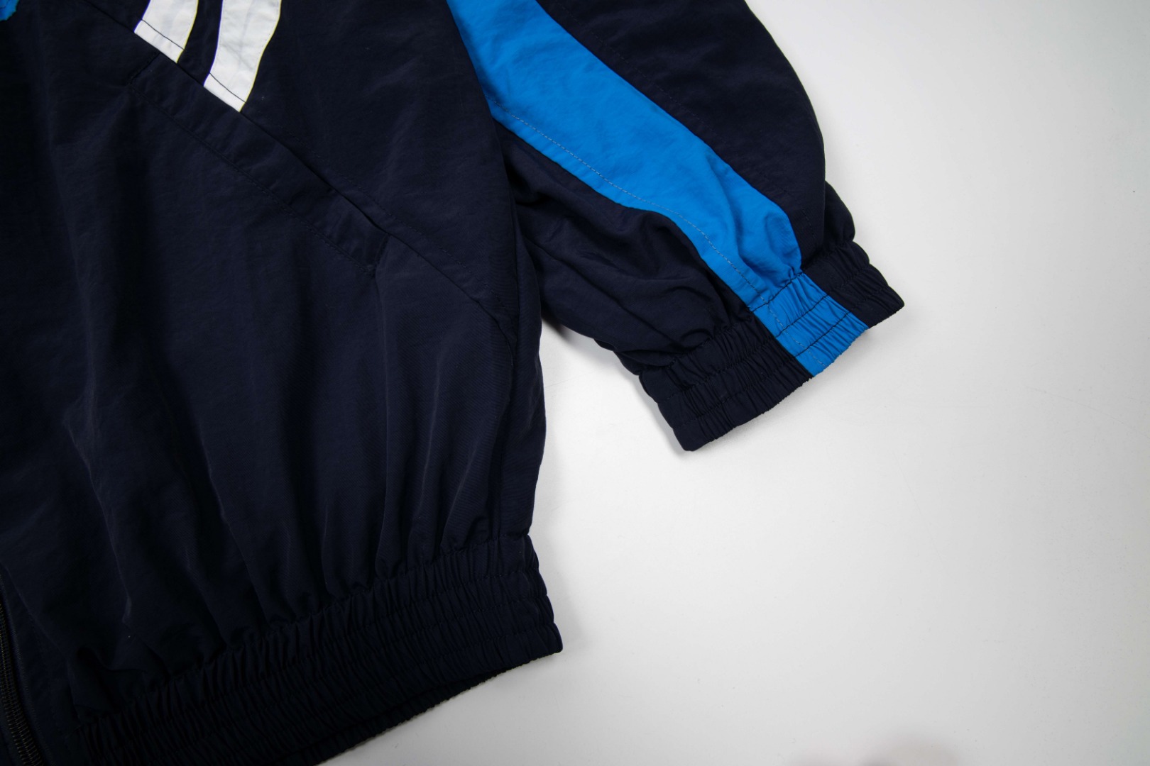 【BALENCIAGA 公式旗艦店】 バレンシアガ  ジャケット着 好評に付き再入荷 240826