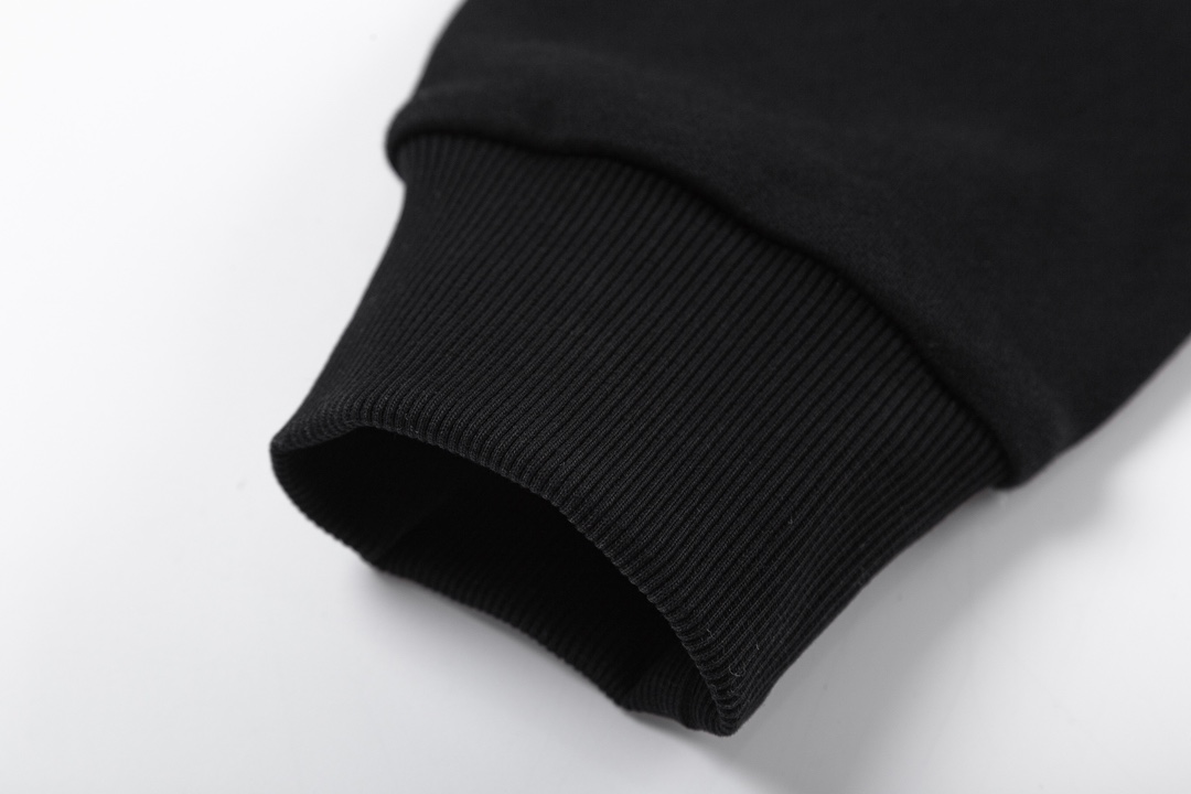 【BURBERRY 公式旗艦店】バーバリー  丸首の衛衣 スウェット ご好評に付き再入荷！