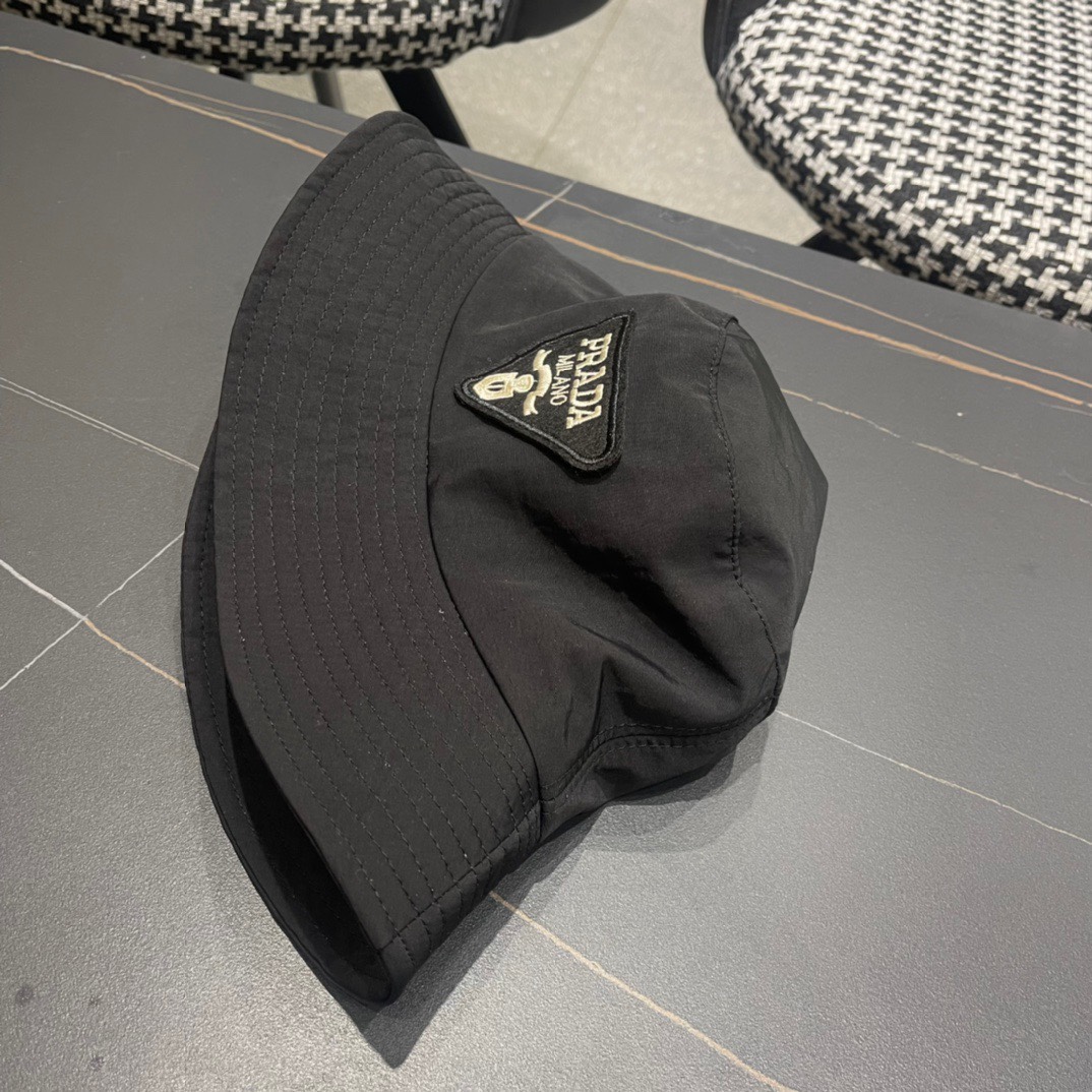 PRADA (プラダ)フィッシャーマンズハット 240904